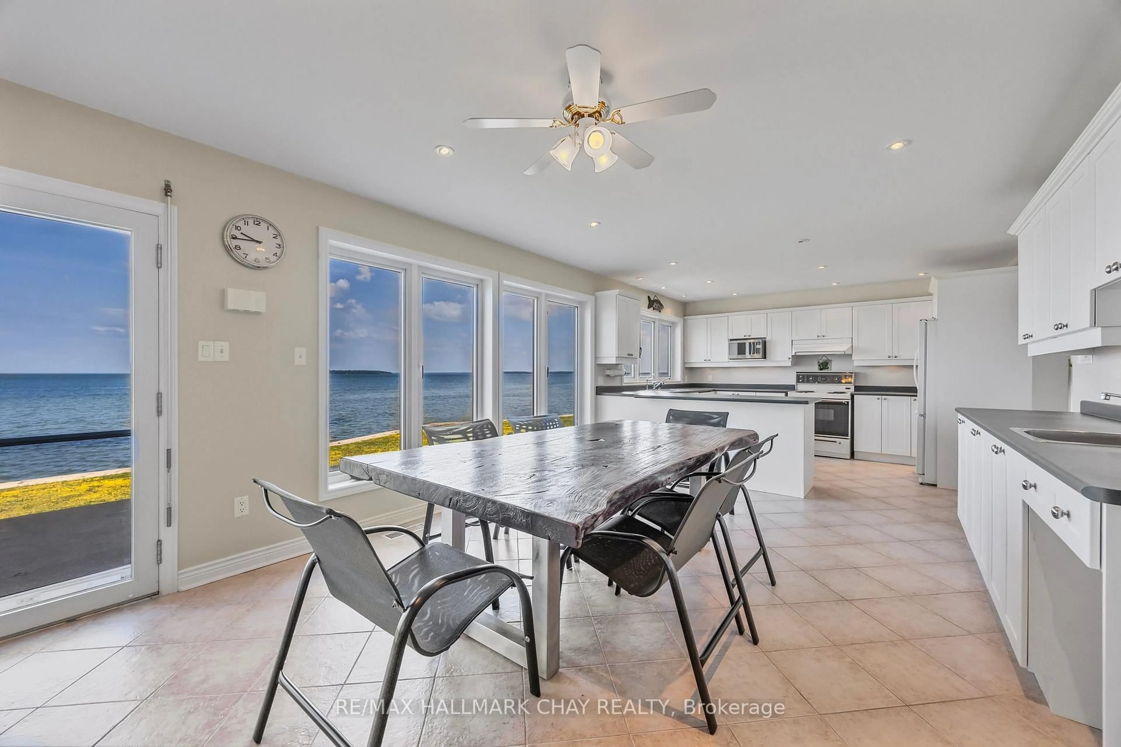Open concept kitchen, ceramic/tile floor for 2653 Leonard St, Innisfil Ontario L9S 3V3