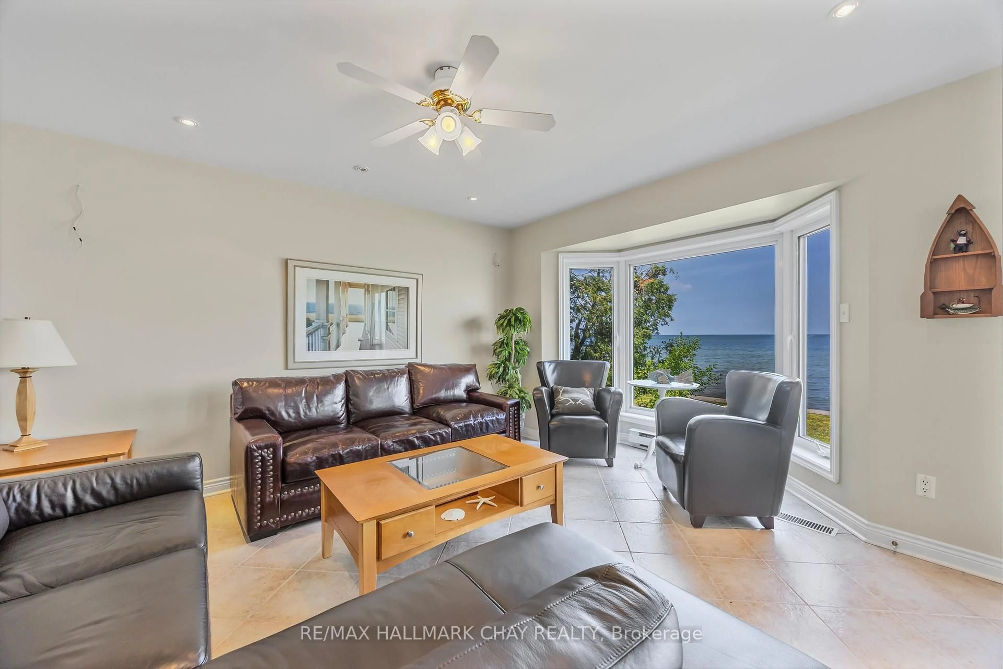 Living room with furniture, unknown for 2653 Leonard St, Innisfil Ontario L9S 3V3
