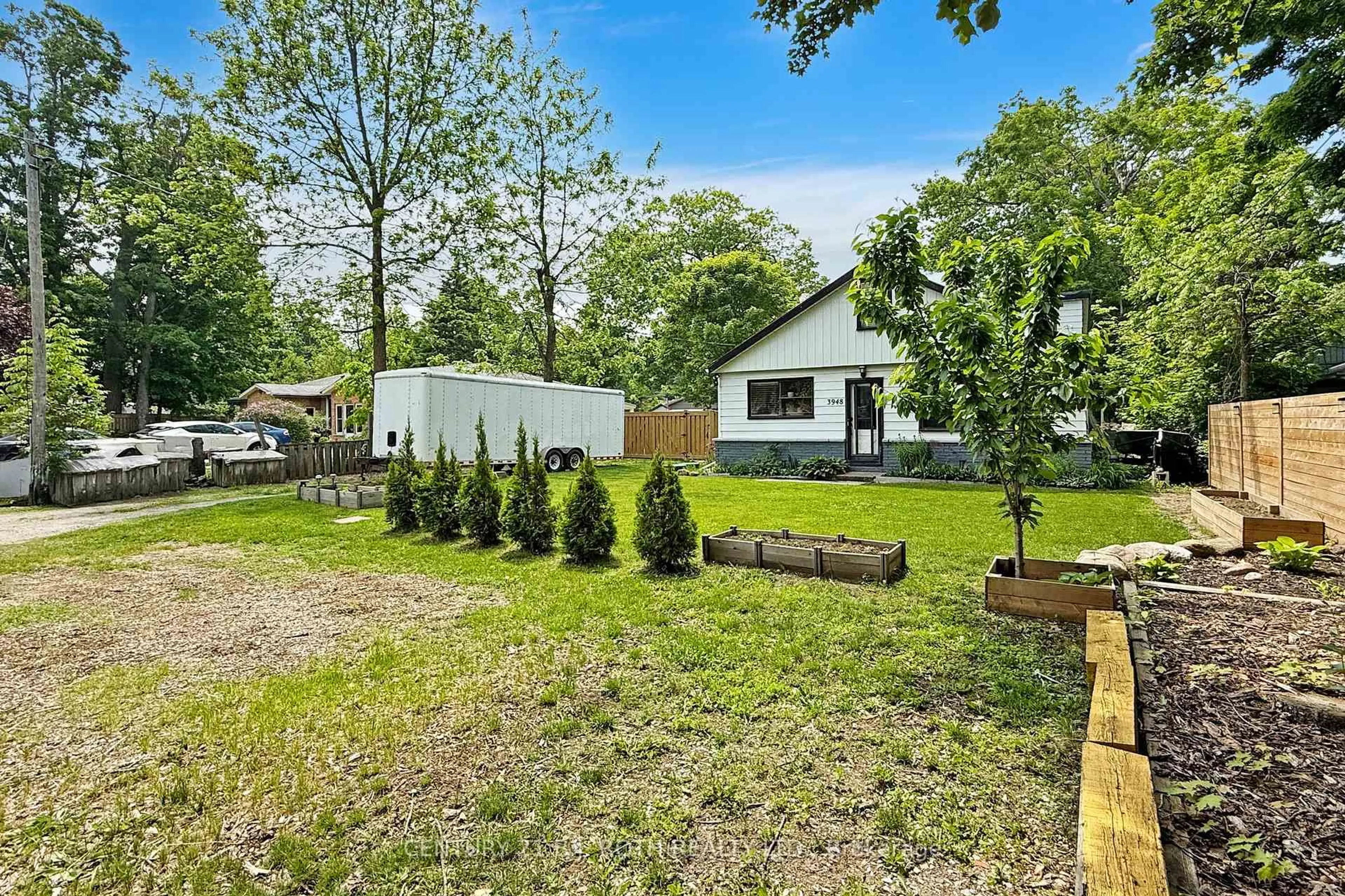 A pic from outside/outdoor area/front of a property/back of a property/a pic from drone, unknown for 3948 Alderly Ave, Innisfil Ontario L9S 2M2