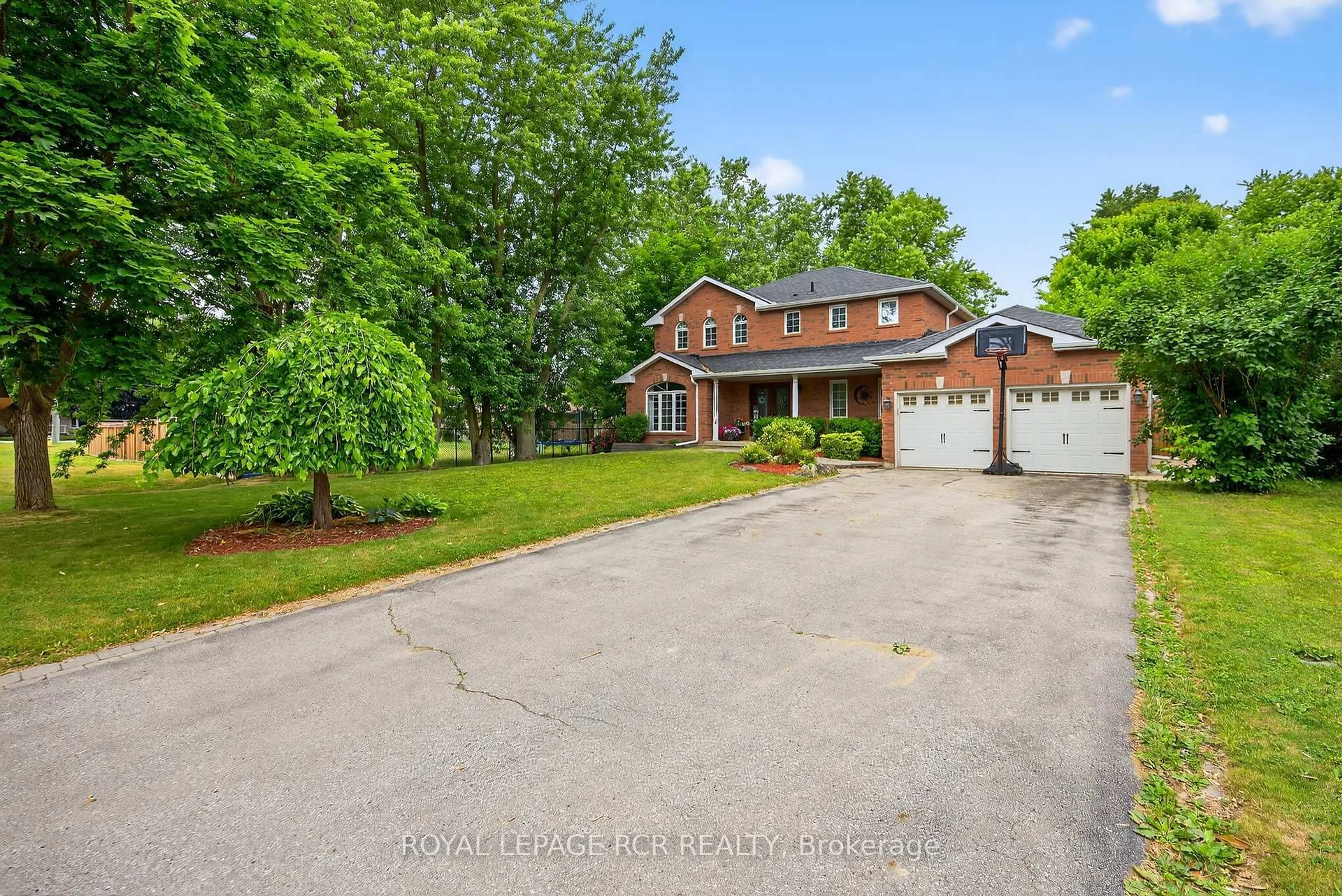 A pic from outside/outdoor area/front of a property/back of a property/a pic from drone, unknown for 2 Dungey Cres, New Tecumseth Ontario L9R 1X5