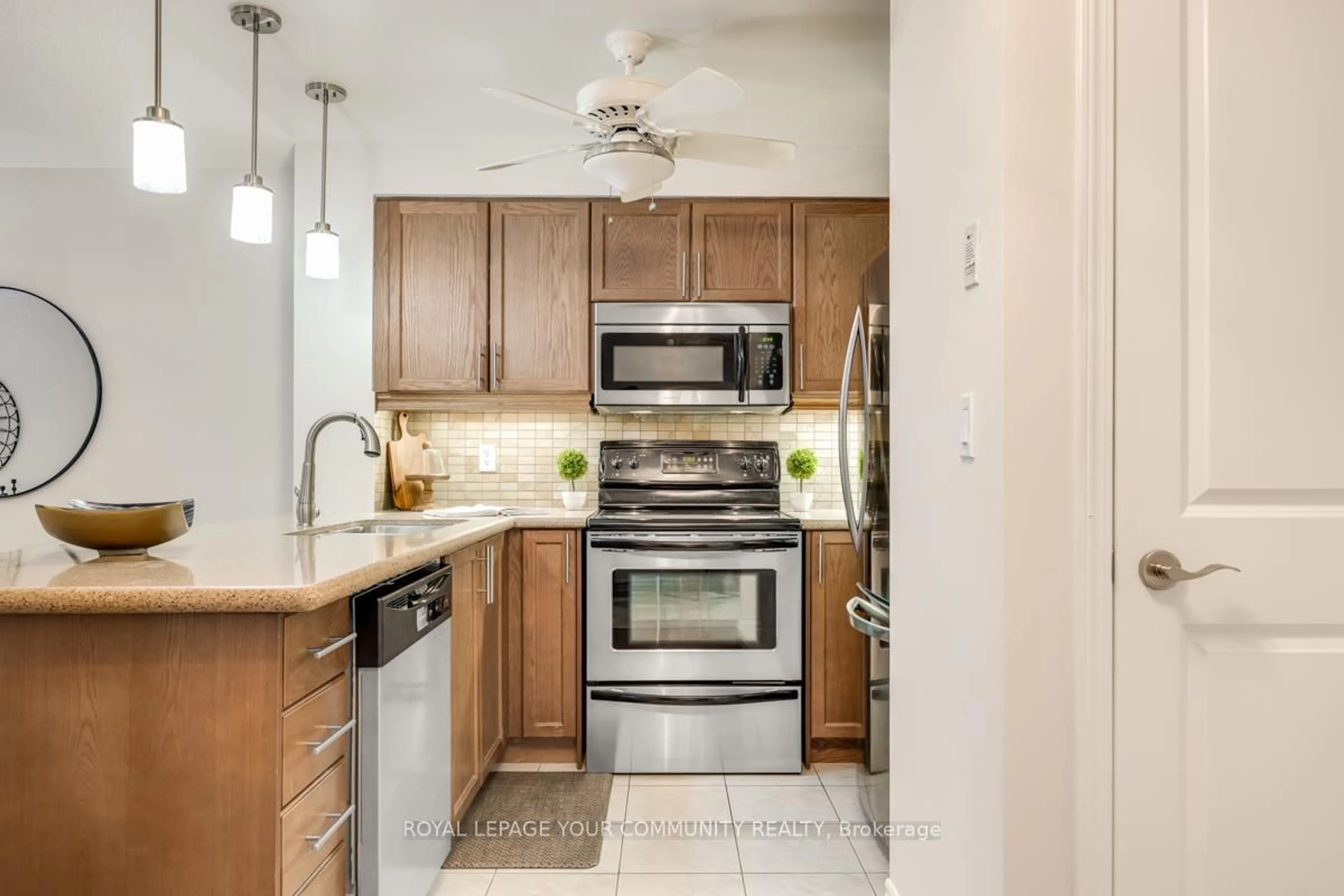 Unknown for 18 Harding Blvd #204, Richmond Hill Ontario L4C 0T3