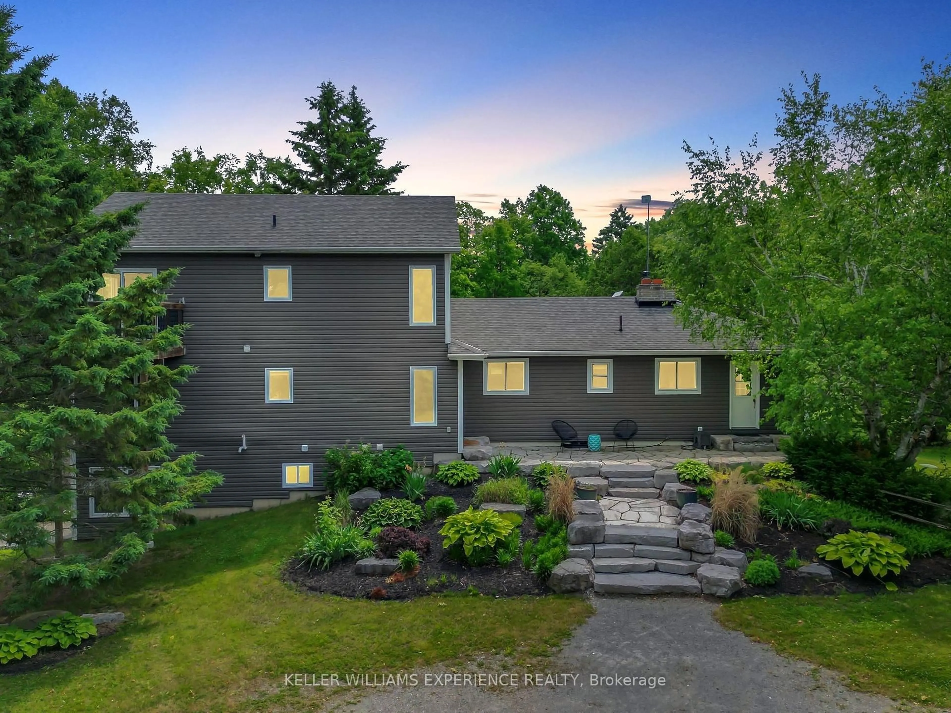 A pic from outside/outdoor area/front of a property/back of a property/a pic from drone, unknown for 8289 Concession 2 Rd, Uxbridge Ontario L0G 1M0