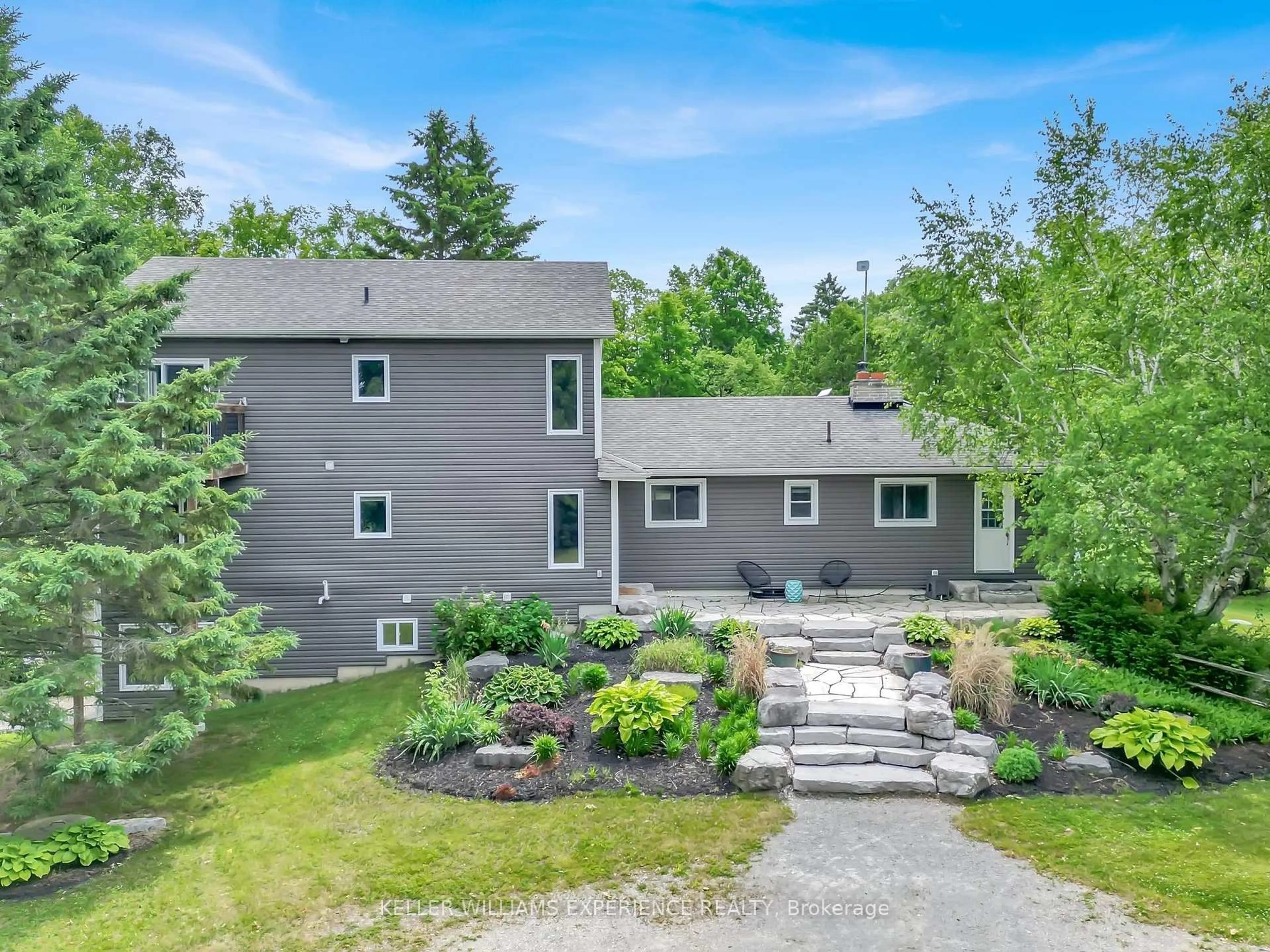 A pic from outside/outdoor area/front of a property/back of a property/a pic from drone, unknown for 8289 Concession 2 Rd, Uxbridge Ontario L0G 1M0