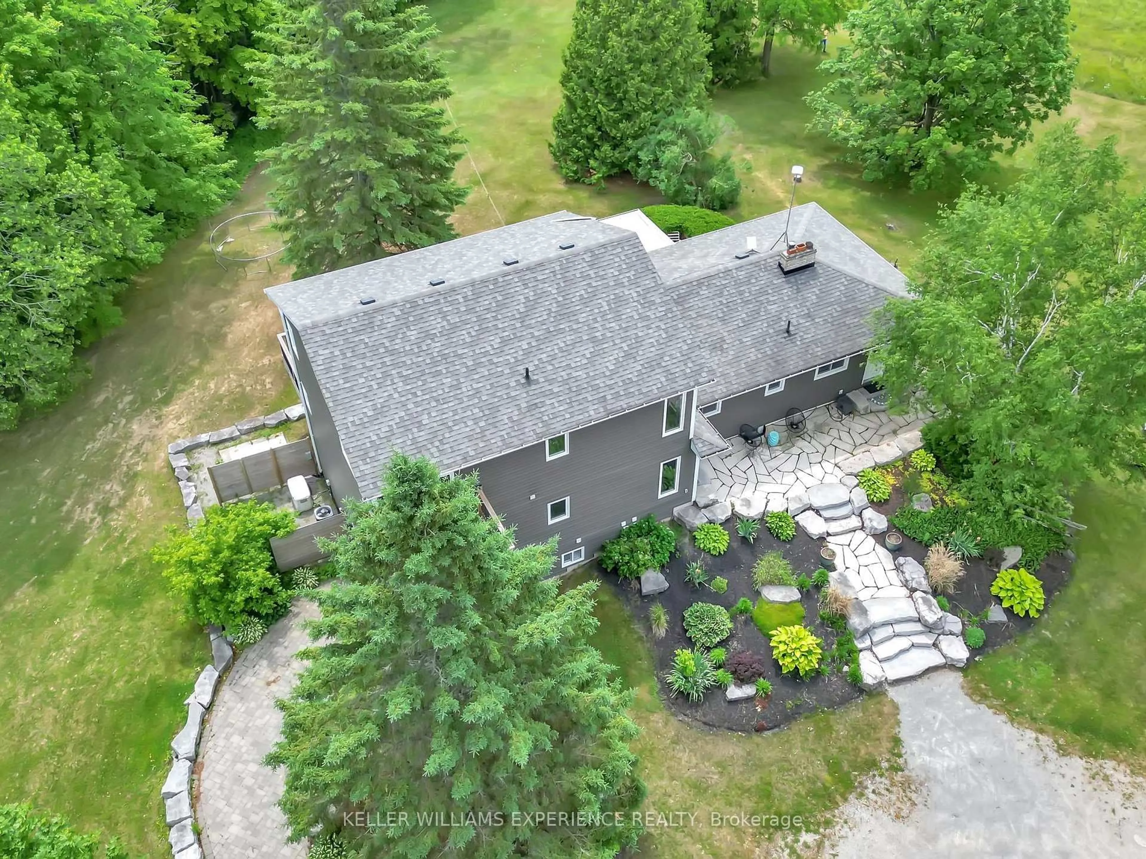 A pic from outside/outdoor area/front of a property/back of a property/a pic from drone, unknown for 8289 Concession 2 Rd, Uxbridge Ontario L0G 1M0