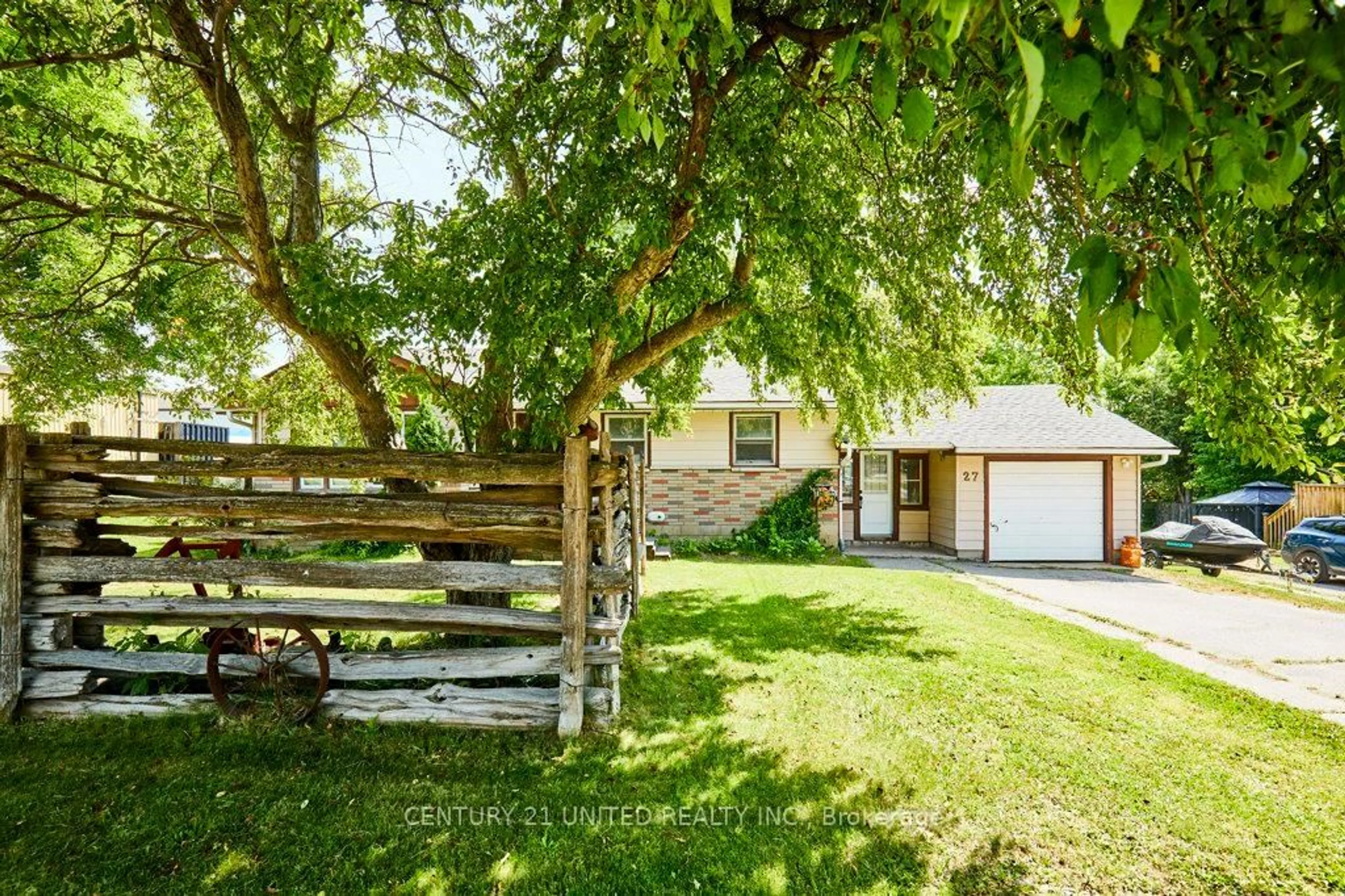 A pic from outside/outdoor area/front of a property/back of a property/a pic from drone, street for 27 Centre St, Brock Ontario L0C 1H0