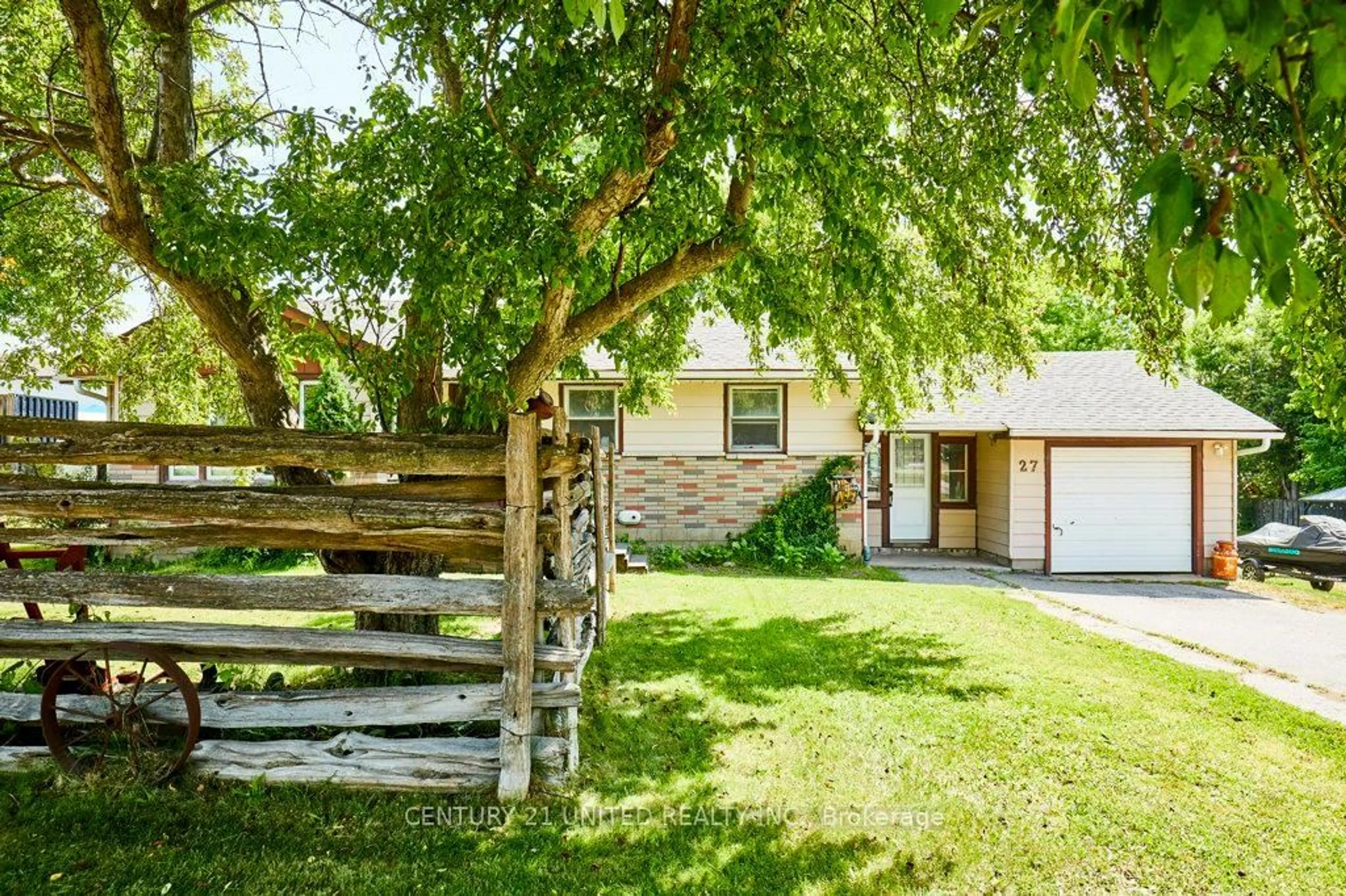 A pic from outside/outdoor area/front of a property/back of a property/a pic from drone, street for 27 Centre St, Brock Ontario L0C 1H0