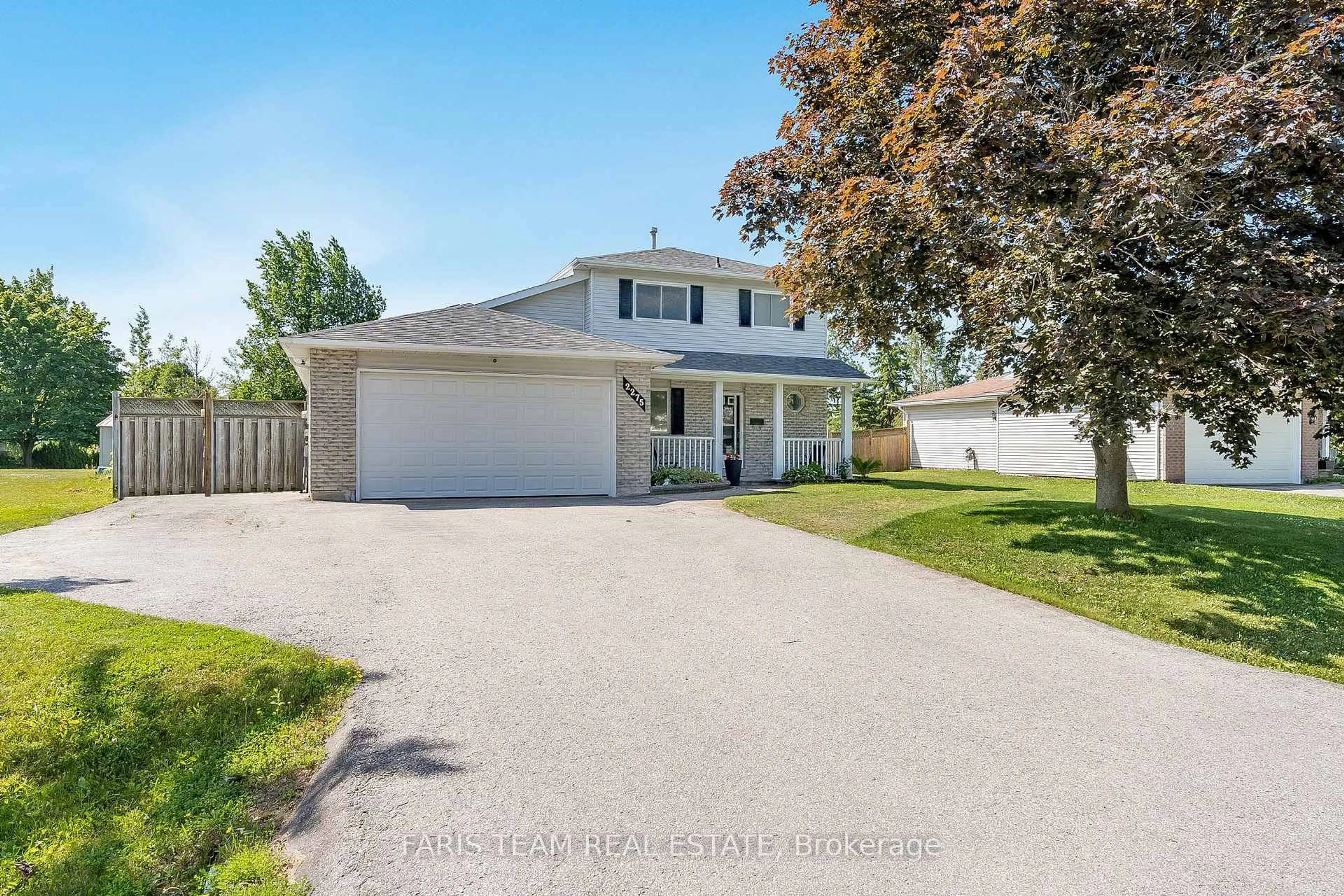 A pic from outside/outdoor area/front of a property/back of a property/a pic from drone, street for 2275 Webb St, Innisfil Ontario L9S 1K6