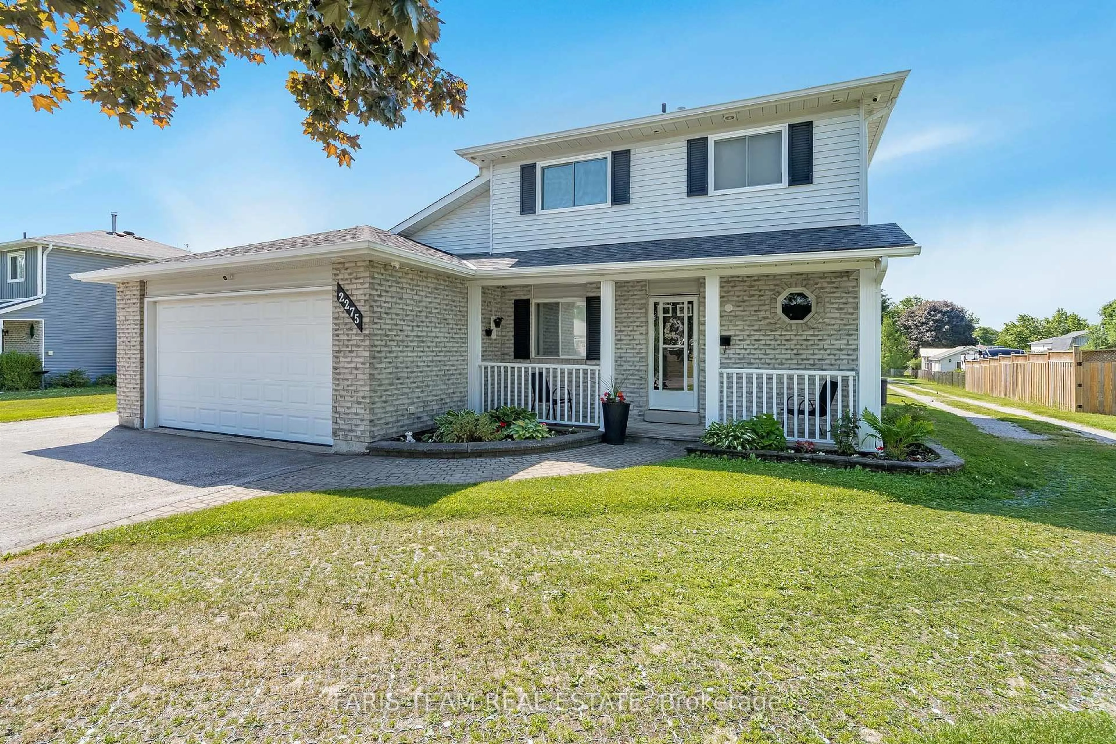 Home with vinyl exterior material, street for 2275 Webb St, Innisfil Ontario L9S 1K6
