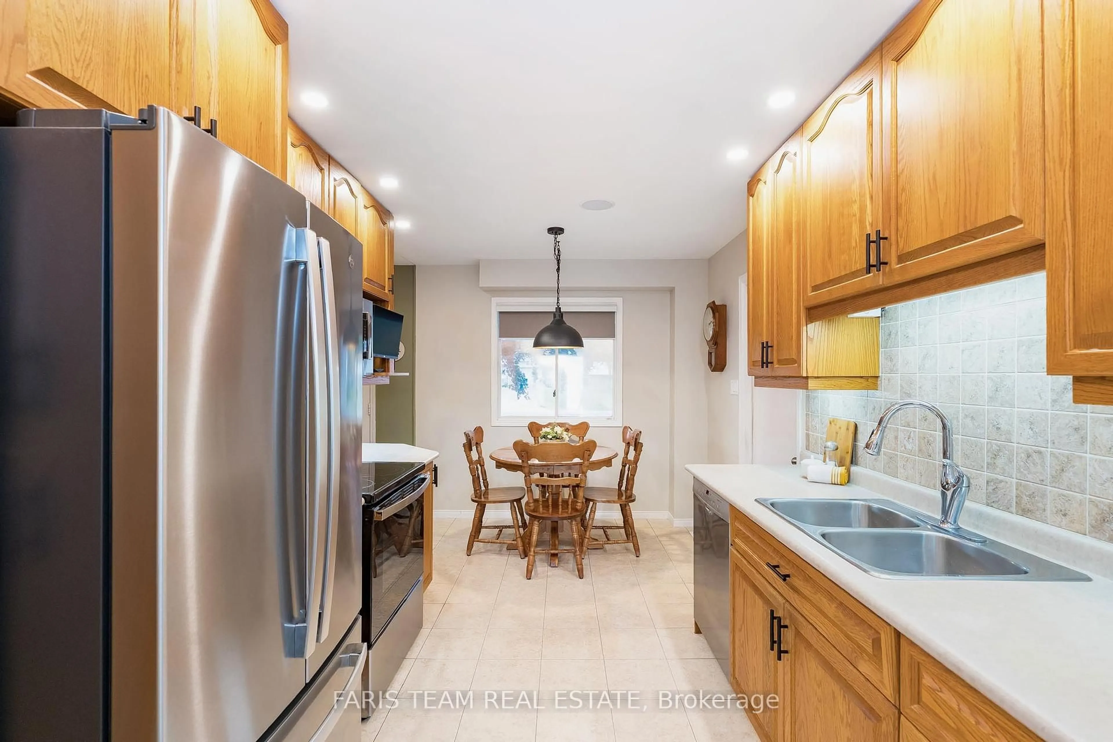 Open concept kitchen, ceramic/tile floor for 2275 Webb St, Innisfil Ontario L9S 1K6