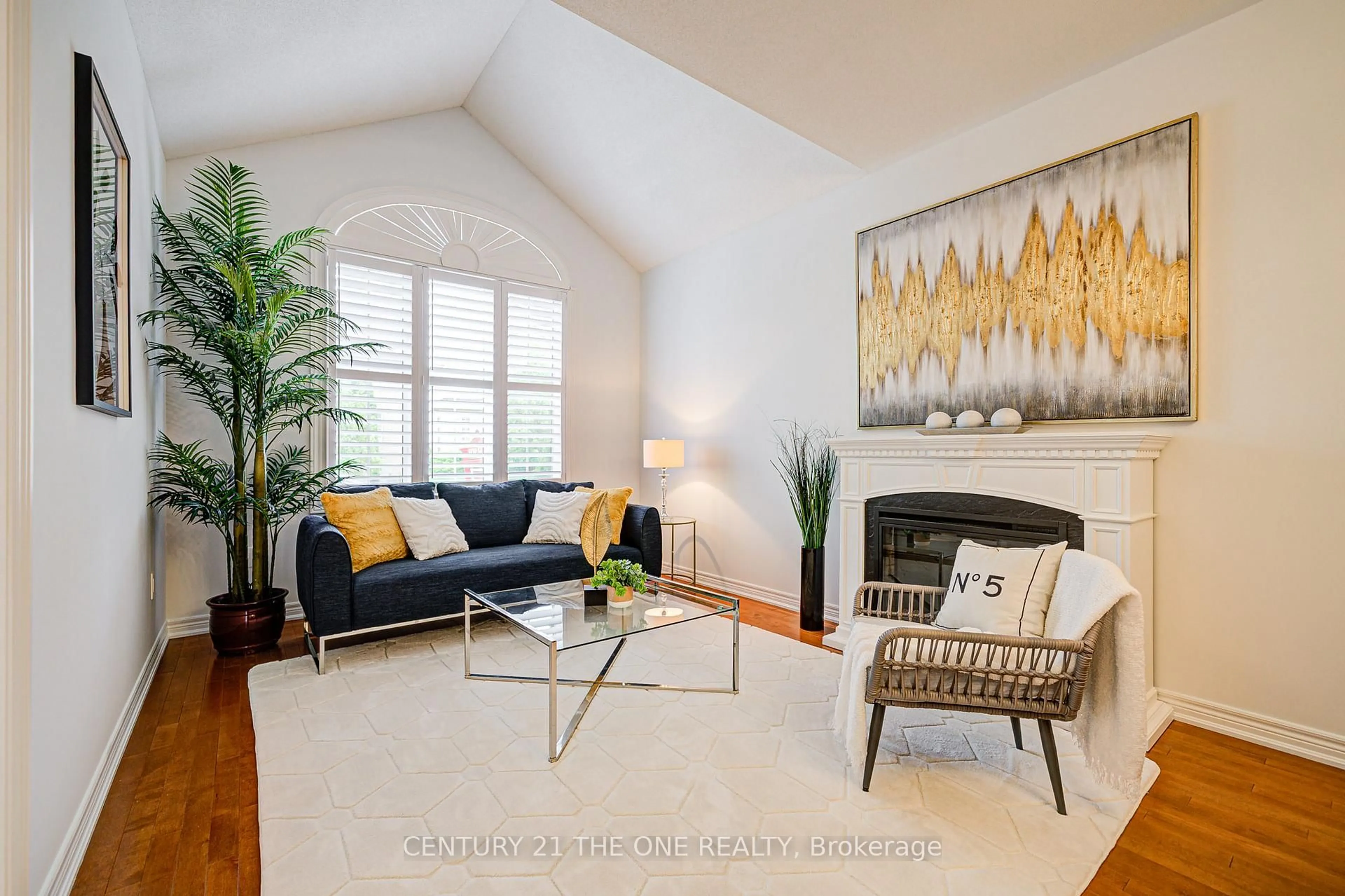 Living room with furniture, wood/laminate floor for 37 Alhart St, Richmond Hill Ontario L4E 0A3
