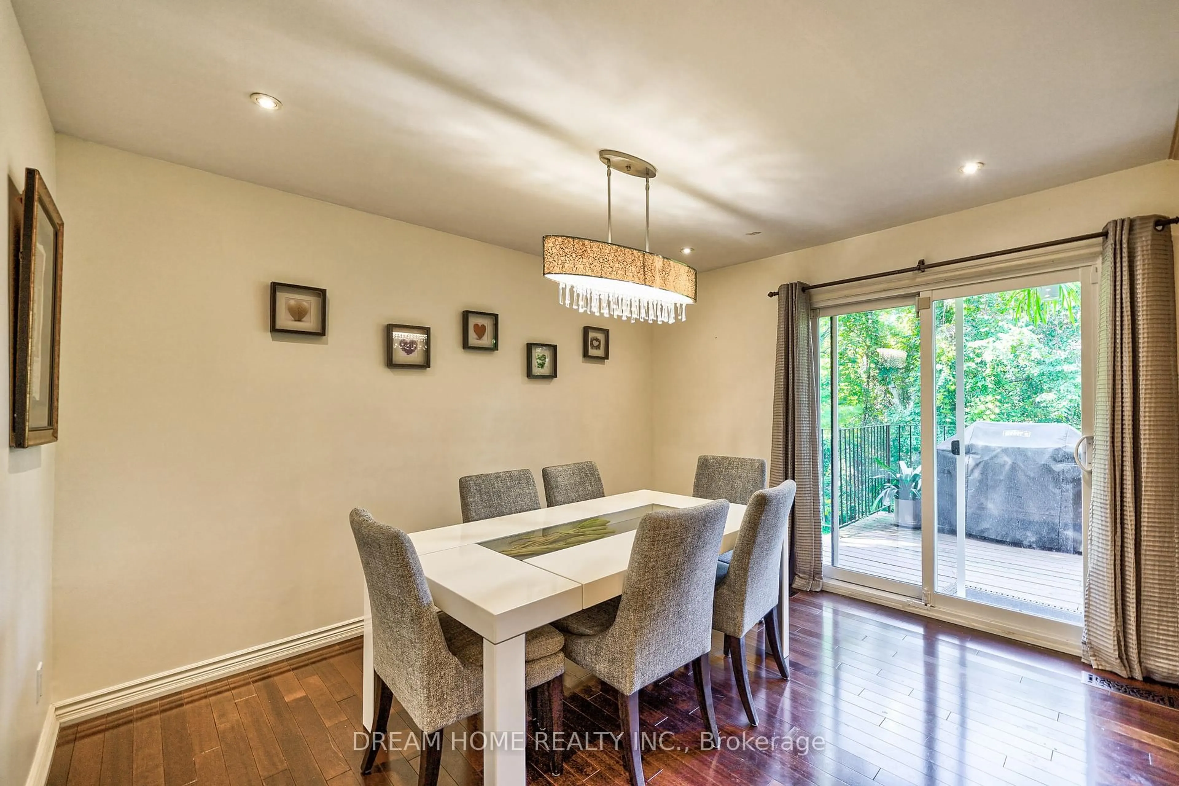 Dining room, wood/laminate floor for 79 Lunau Lane, Markham Ontario L3T 5N1