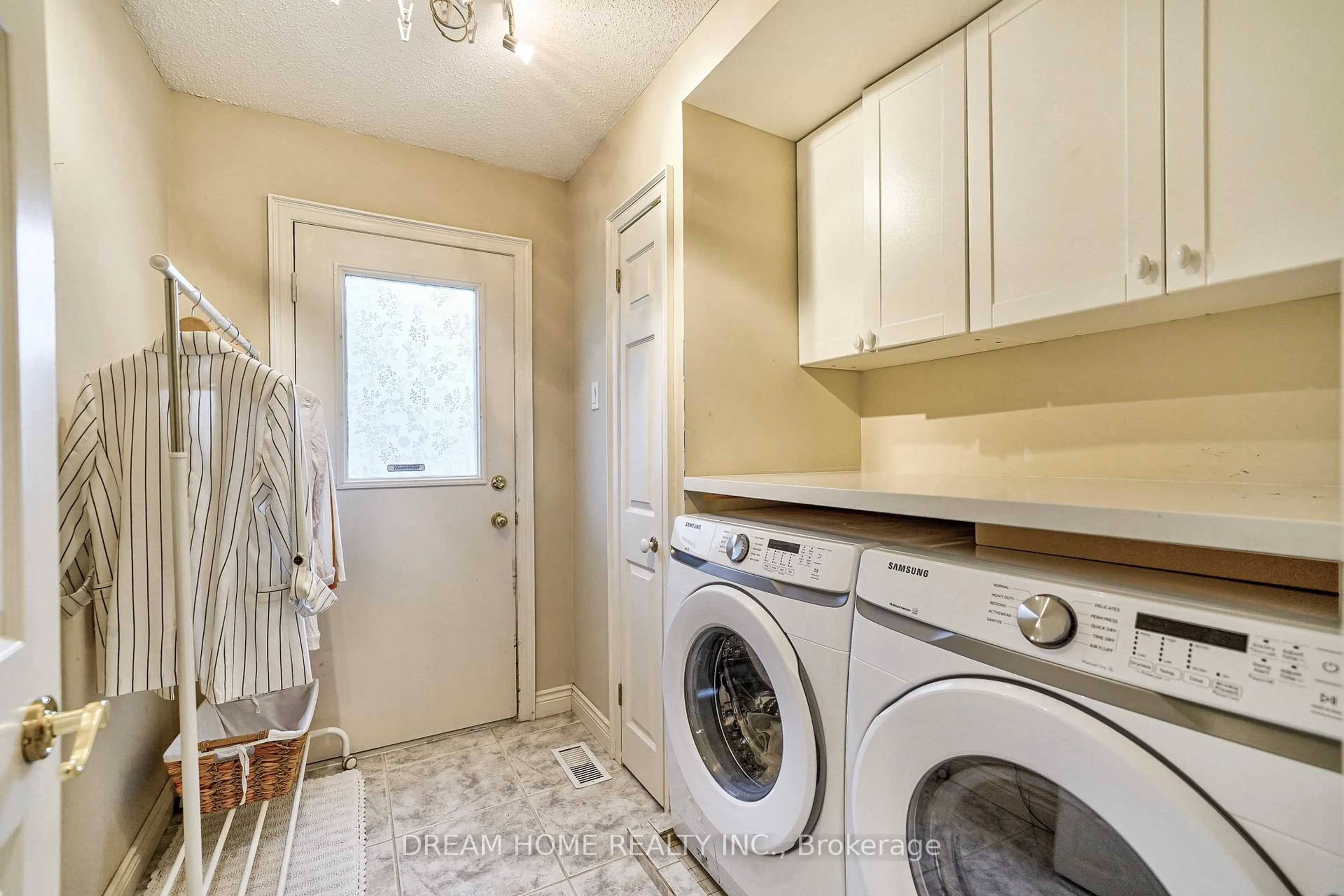 Laundry room for 79 Lunau Lane, Markham Ontario L3T 5N1