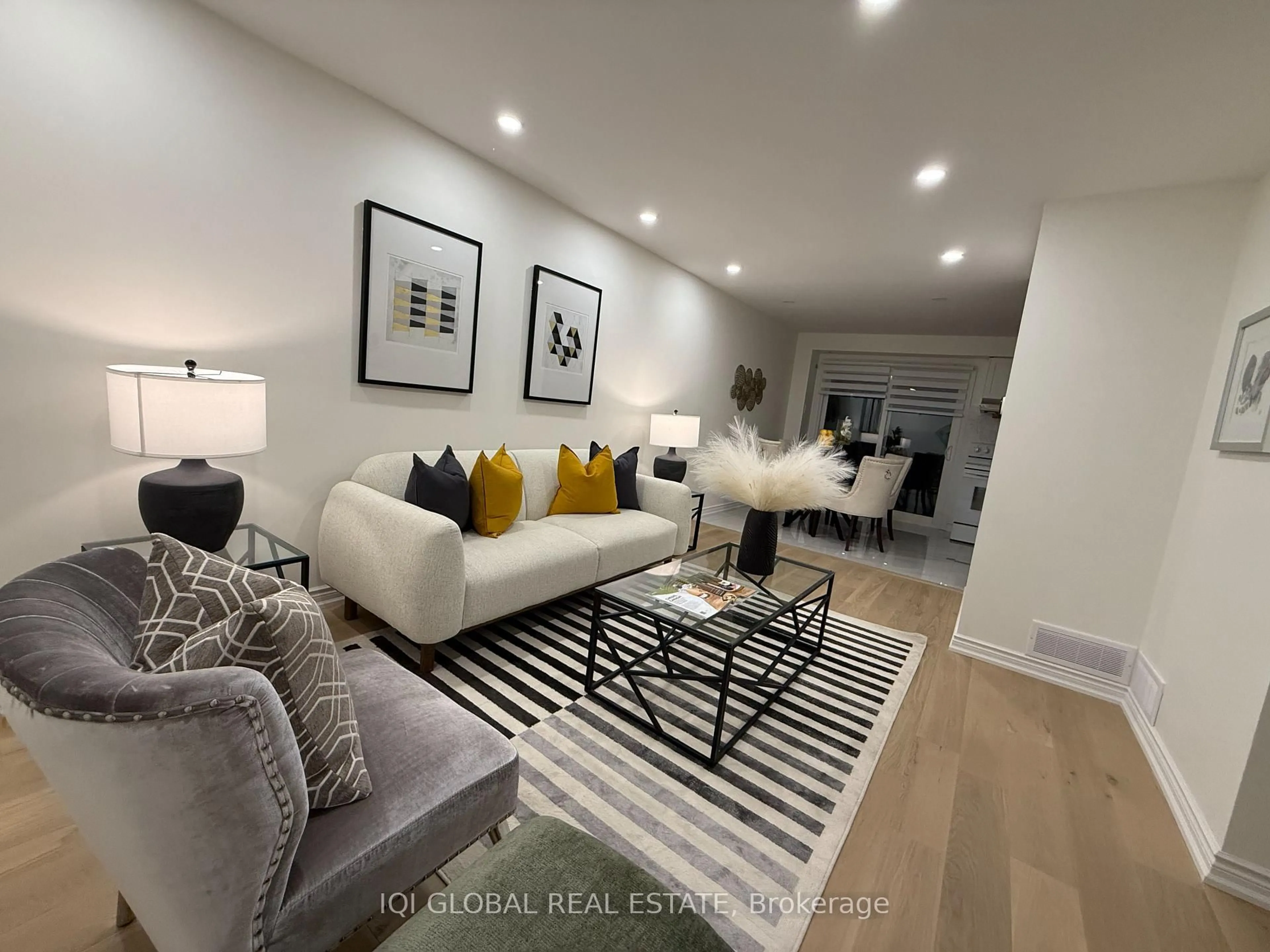 Living room with furniture, unknown for 27 Providence Cres, Markham Ontario L3R 4L7