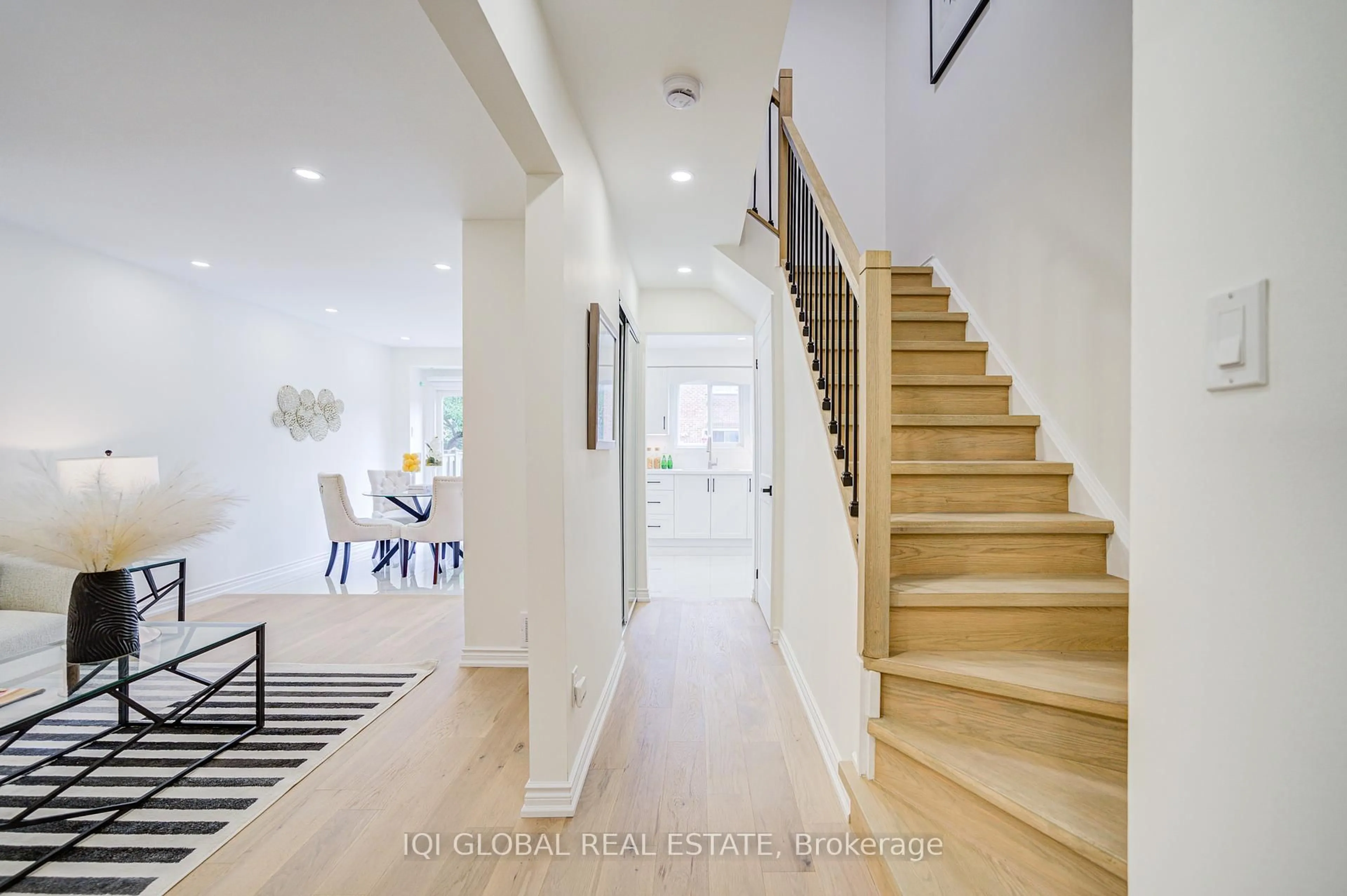 Unknown for 27 Providence Cres, Markham Ontario L3R 4L7