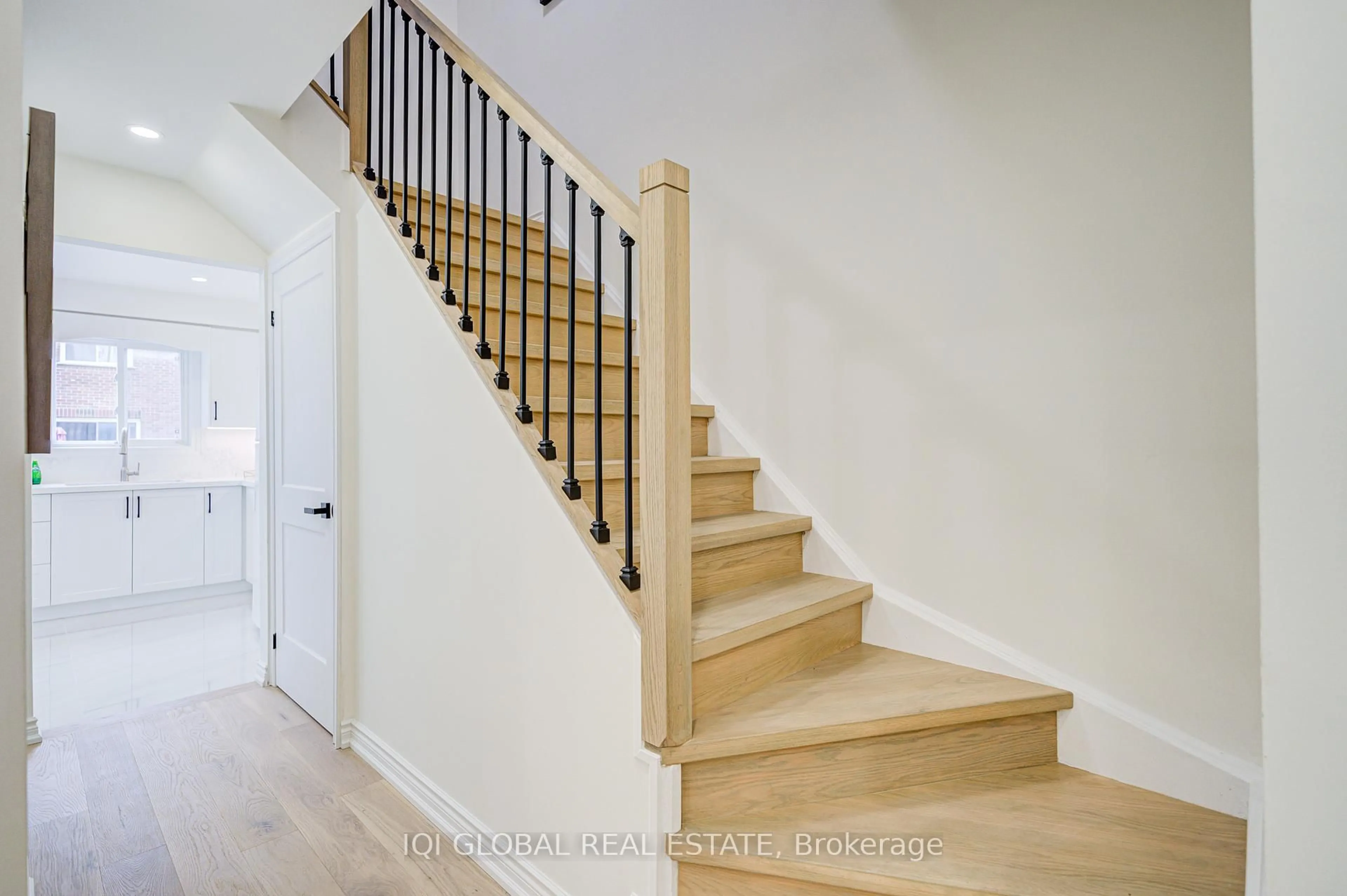 Stairs for 27 Providence Cres, Markham Ontario L3R 4L7