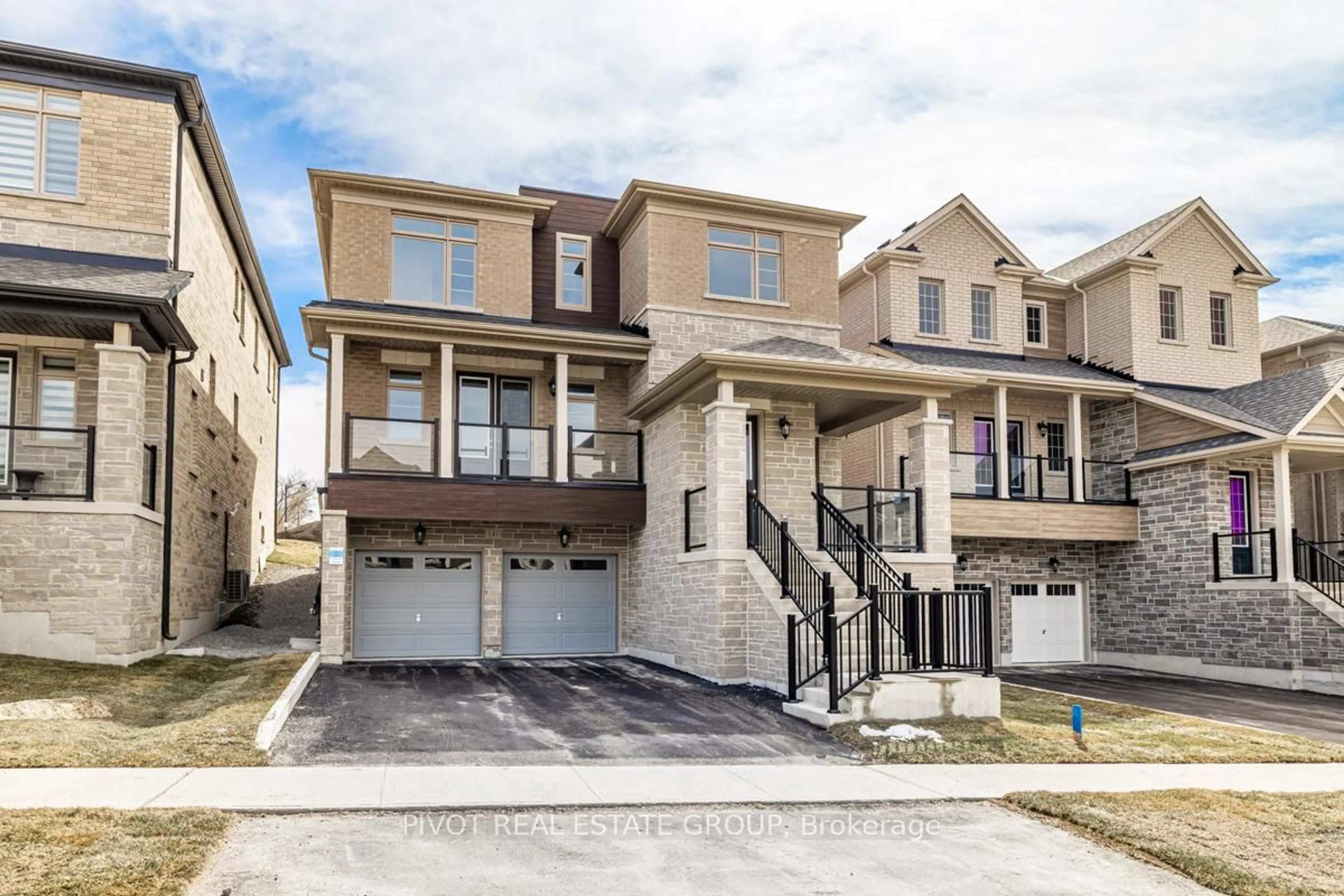 Home with brick exterior material, street for 141 Rowe St, Bradford West Gwillimbury Ontario L3Z 4N2