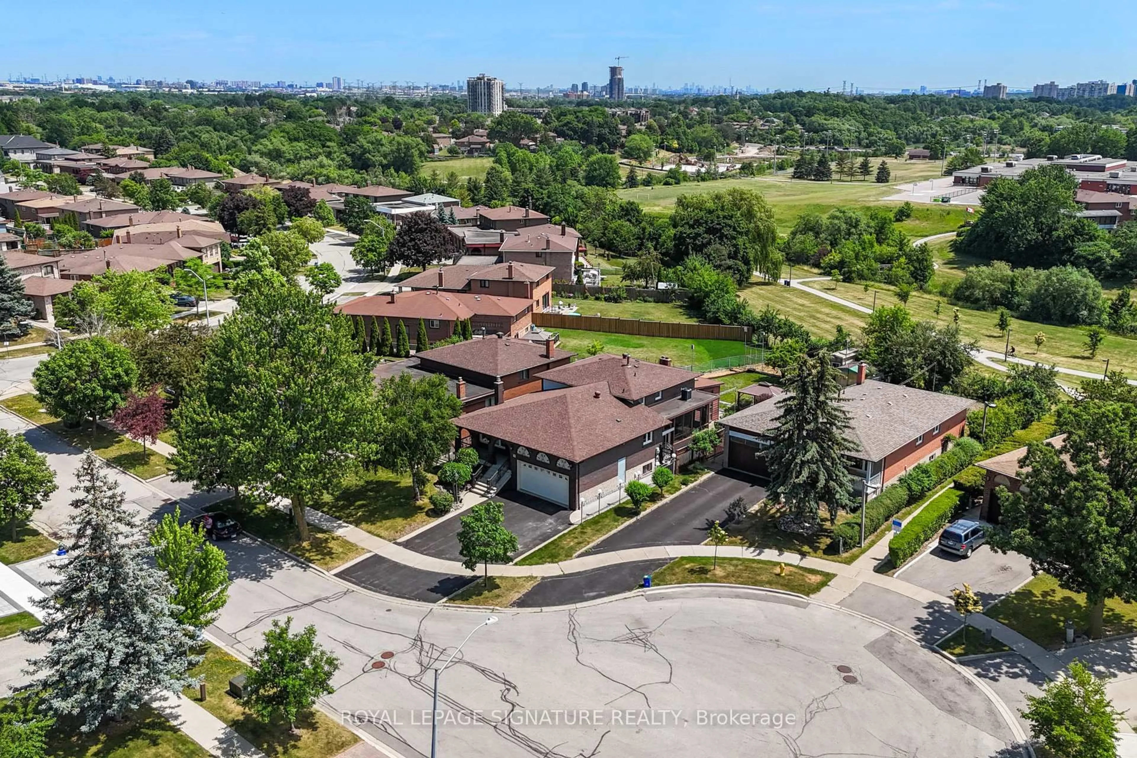 A pic from outside/outdoor area/front of a property/back of a property/a pic from drone, unknown for 59 Lewis Dr, Vaughan Ontario L4L 2B8