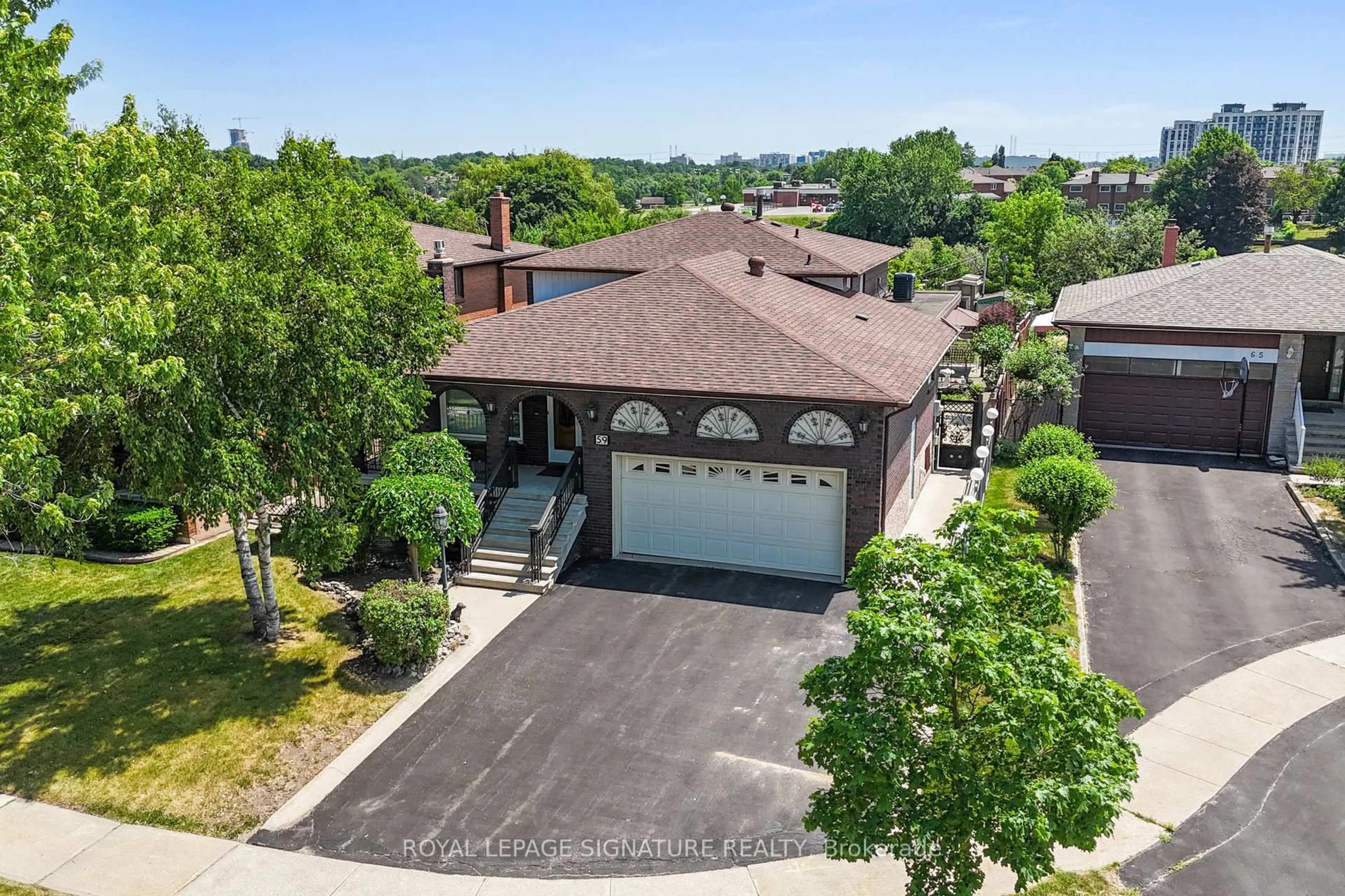A pic from outside/outdoor area/front of a property/back of a property/a pic from drone, street for 59 Lewis Dr, Vaughan Ontario L4L 2B8
