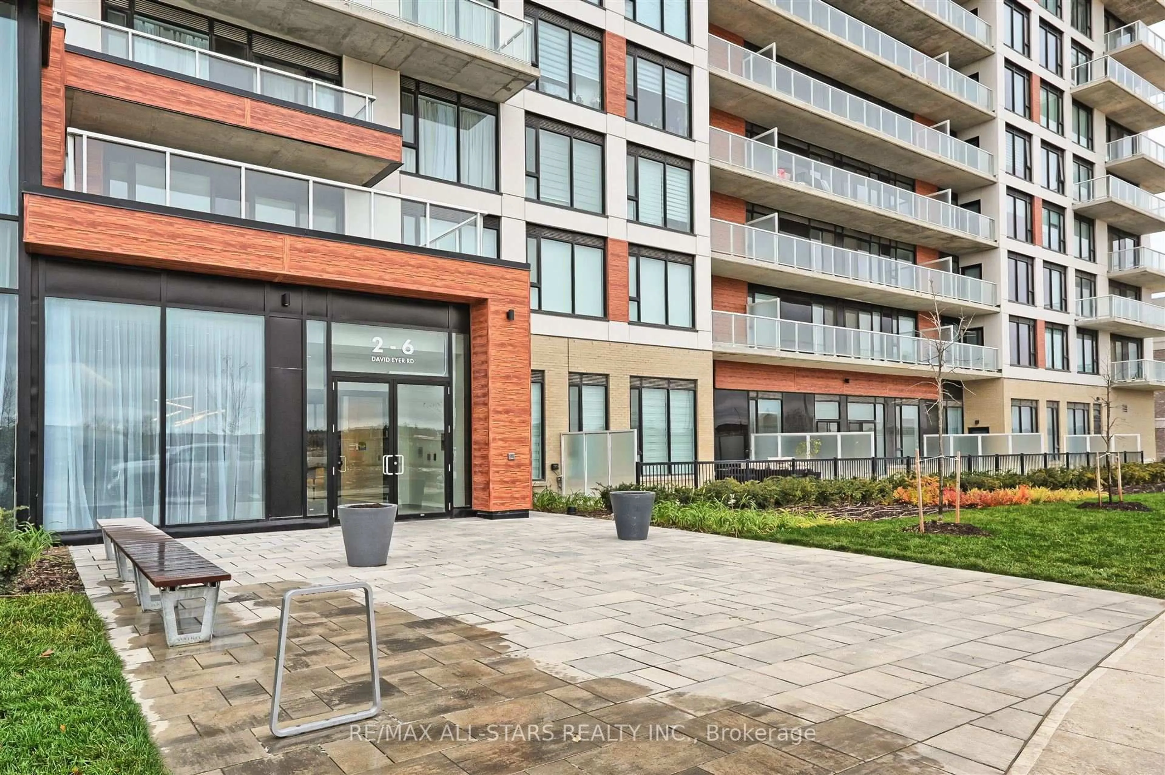Patio, unknown for 2 David Eyer Rd #124, Richmond Hill Ontario L4S 0N6