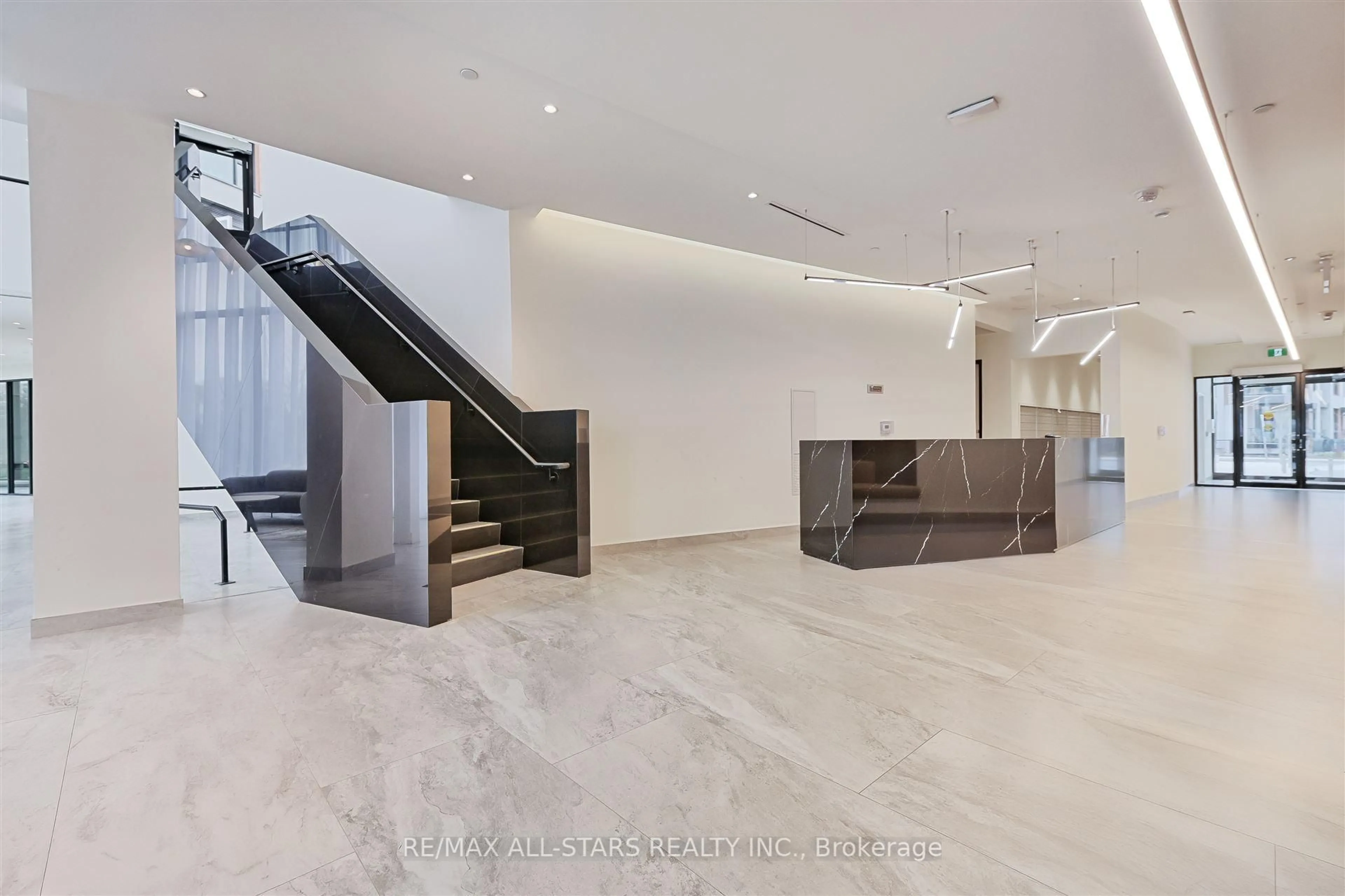 Indoor foyer for 2 David Eyer Rd #124, Richmond Hill Ontario L4S 0N6