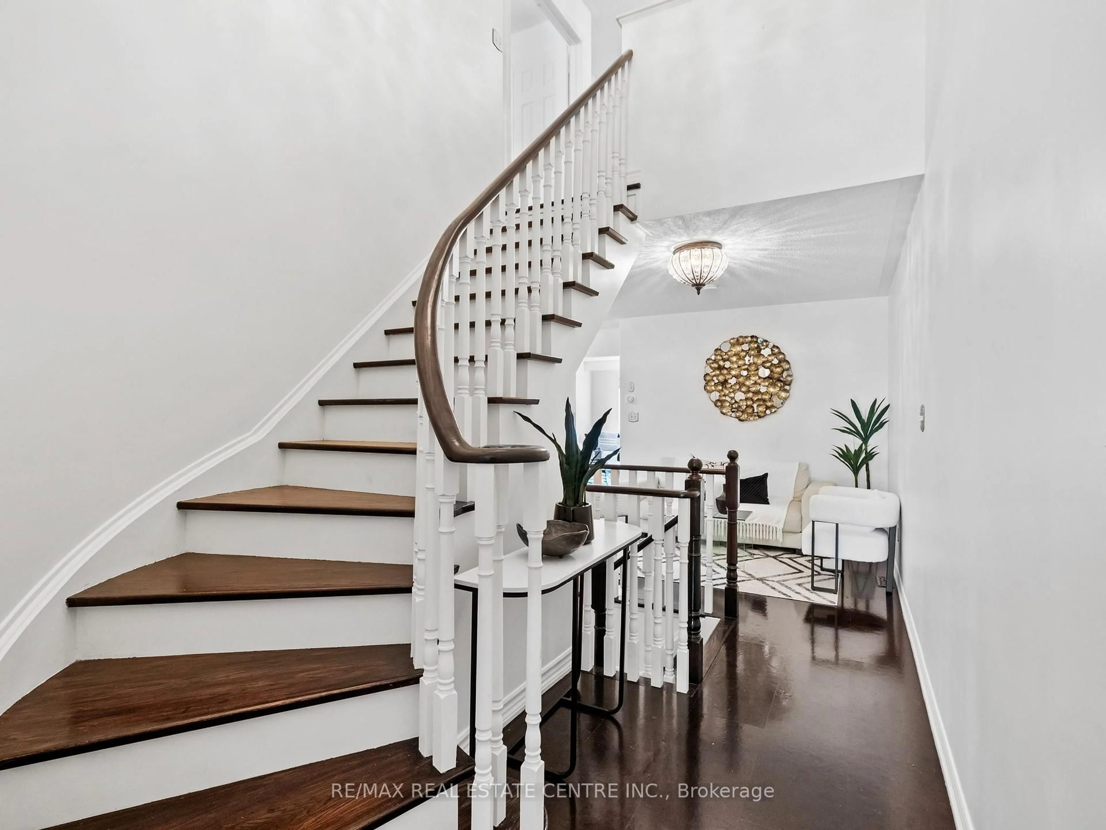 Unknown for 27 Martell Gate, Aurora Ontario L4G 0B9
