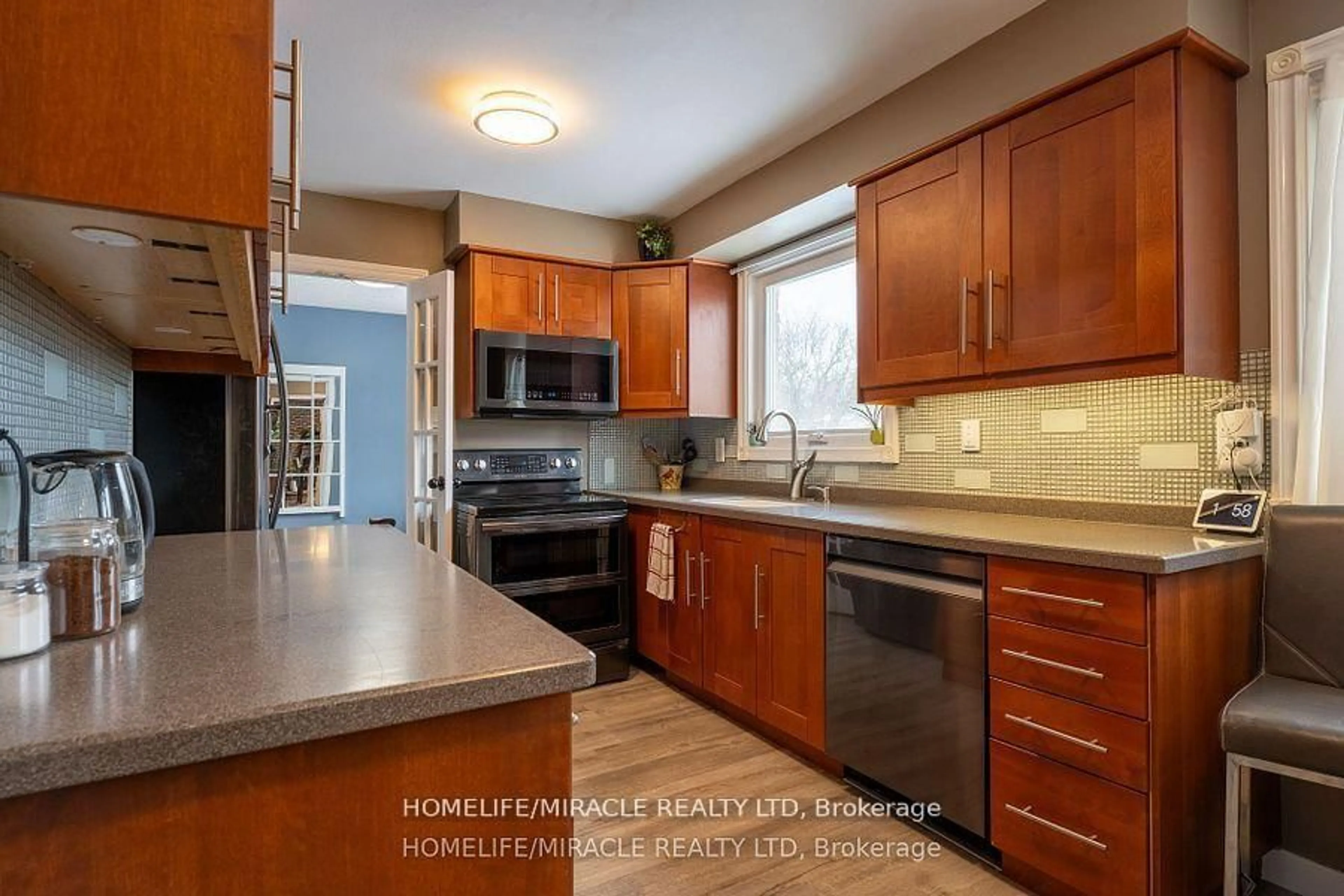 Open concept kitchen, unknown for 104 Stuart St, Whitchurch-Stouffville Ontario L4A 4S2