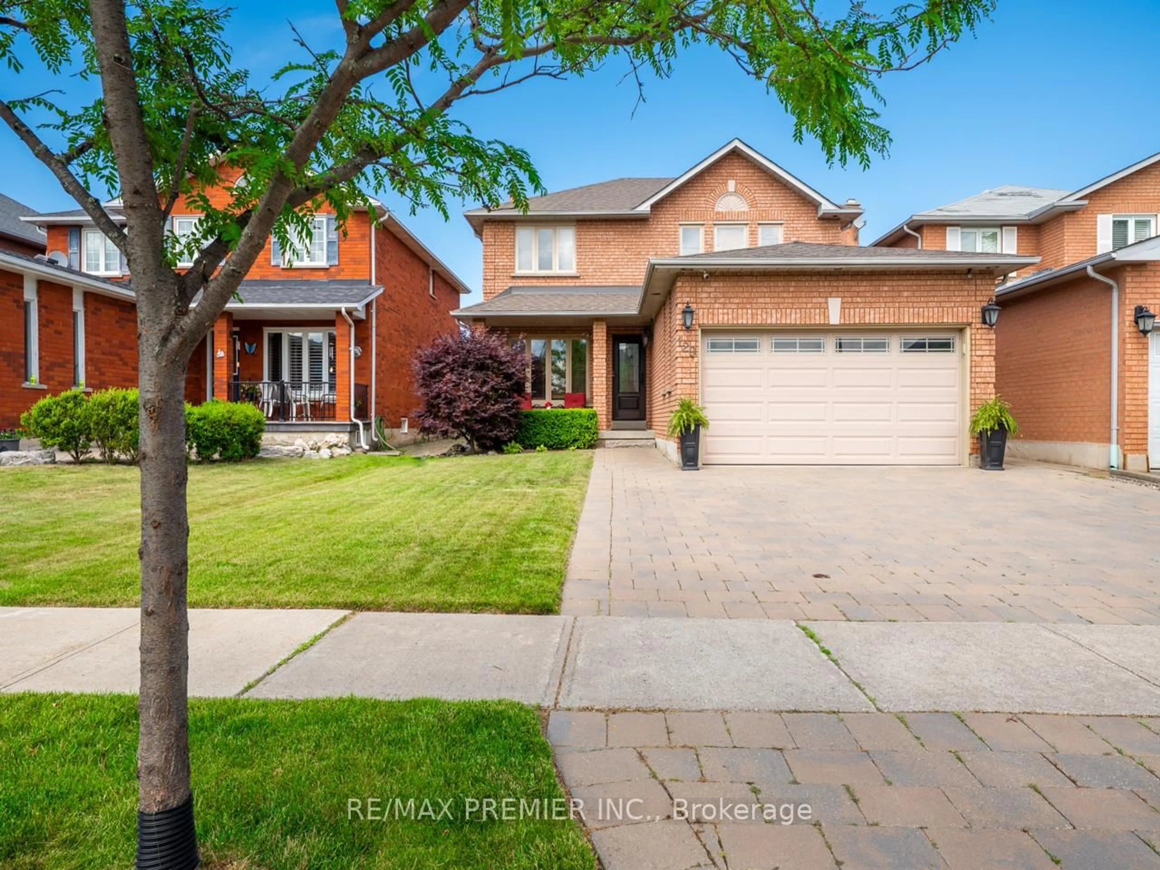 Home with brick exterior material, street for 129 View North Crt, Vaughan Ontario L4L 8S2