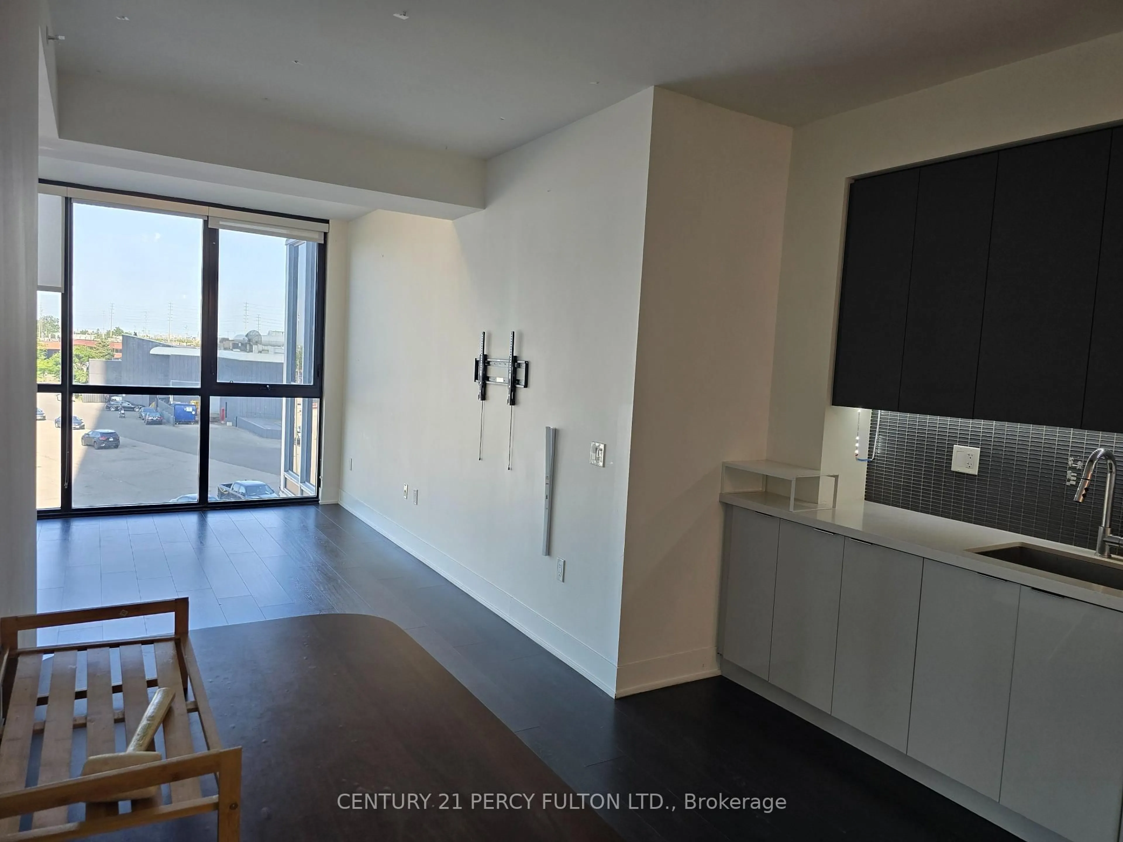 A pic of a room for 2908 Highway 7 Rd #325, Vaughan Ontario L4K 0K5