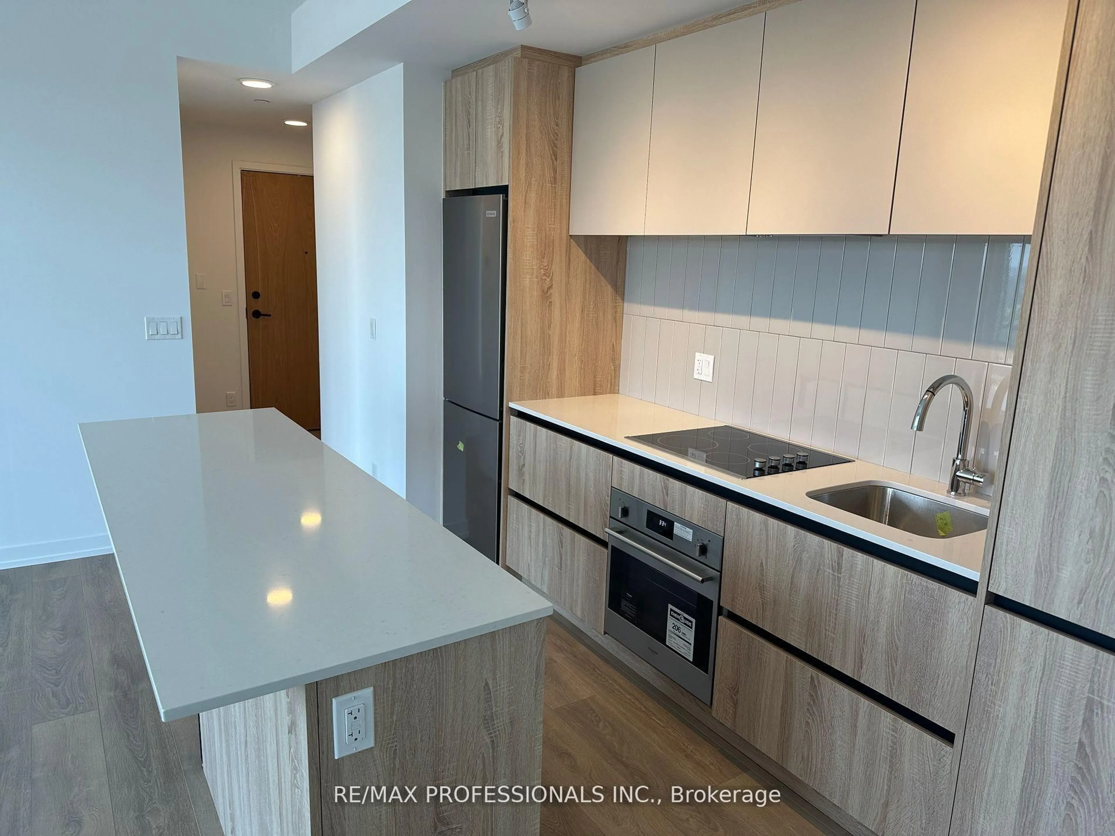 Standard kitchen, unknown for 7950 Bathurst St #B1203, Vaughan Ontario L4J 0L4