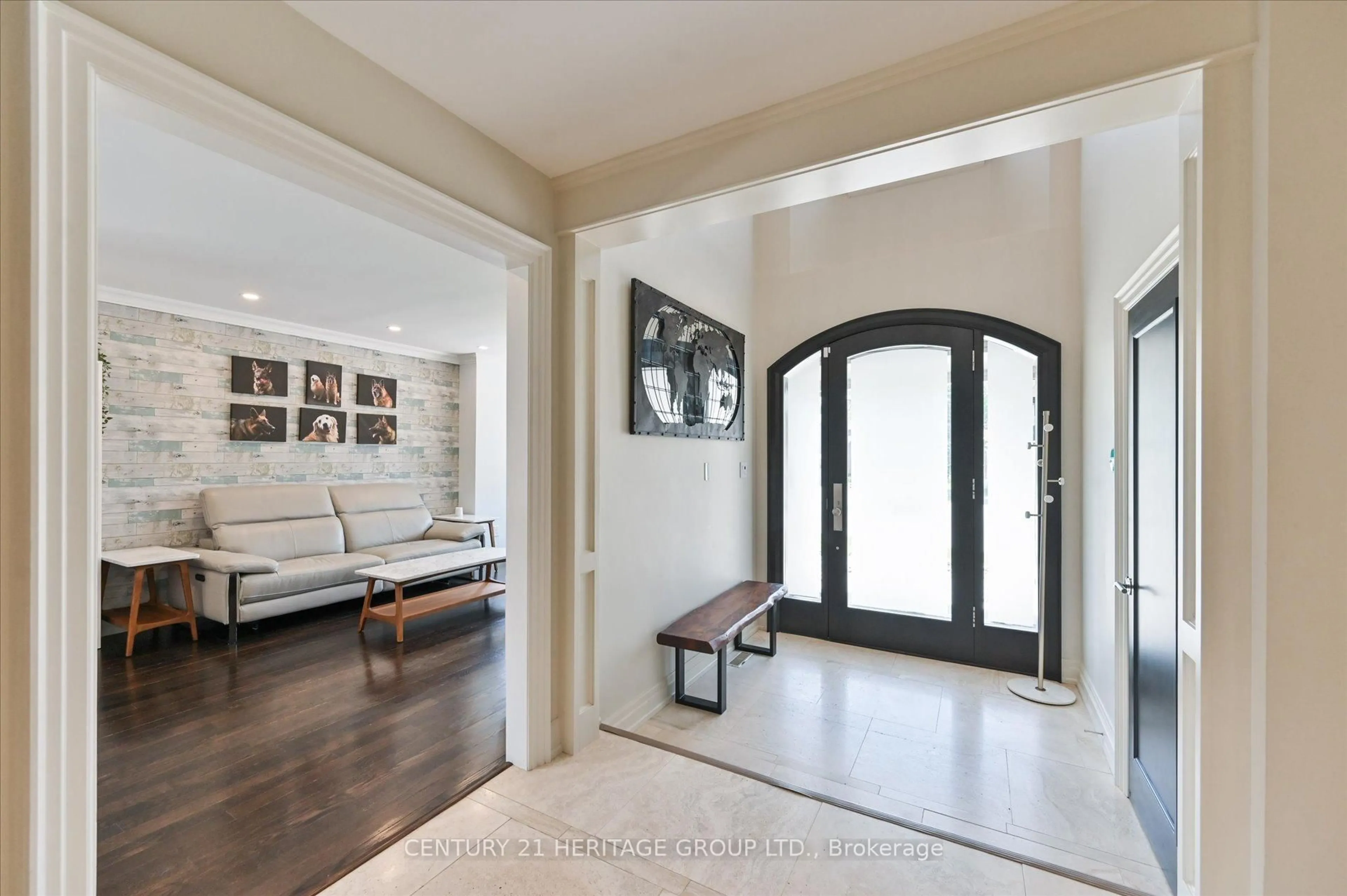 Indoor entryway for 47 Berkeley Crt, Markham Ontario L3R 6M2