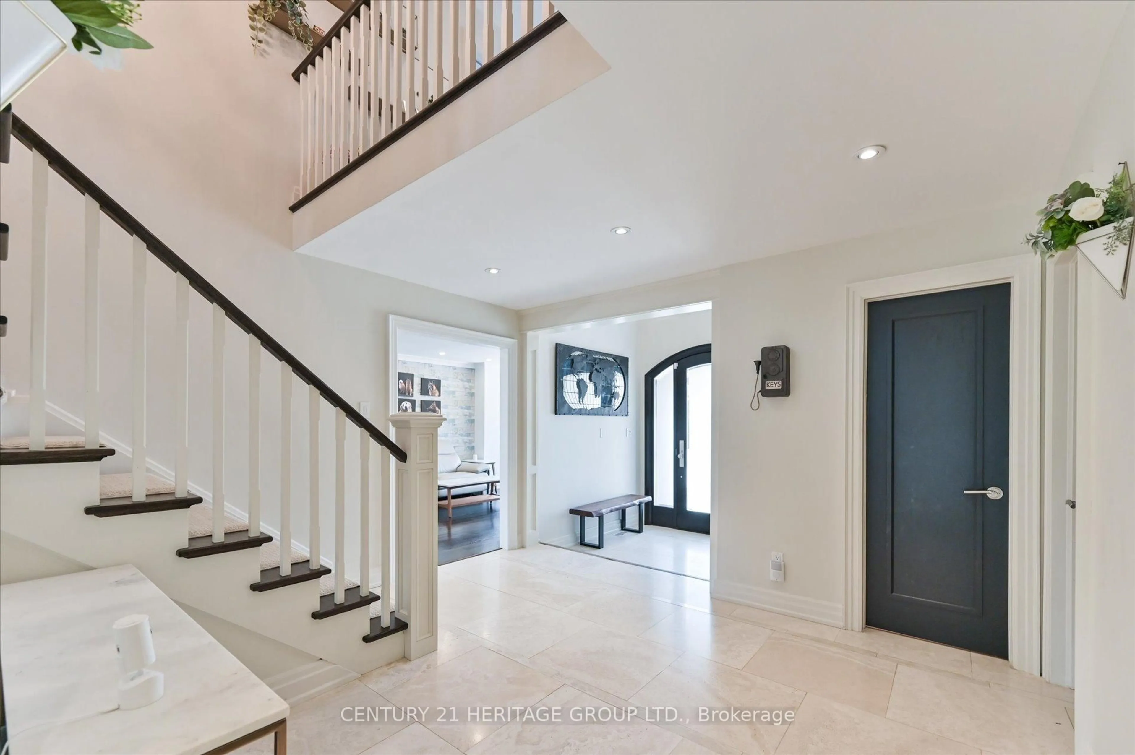 Indoor entryway for 47 Berkeley Crt, Markham Ontario L3R 6M2