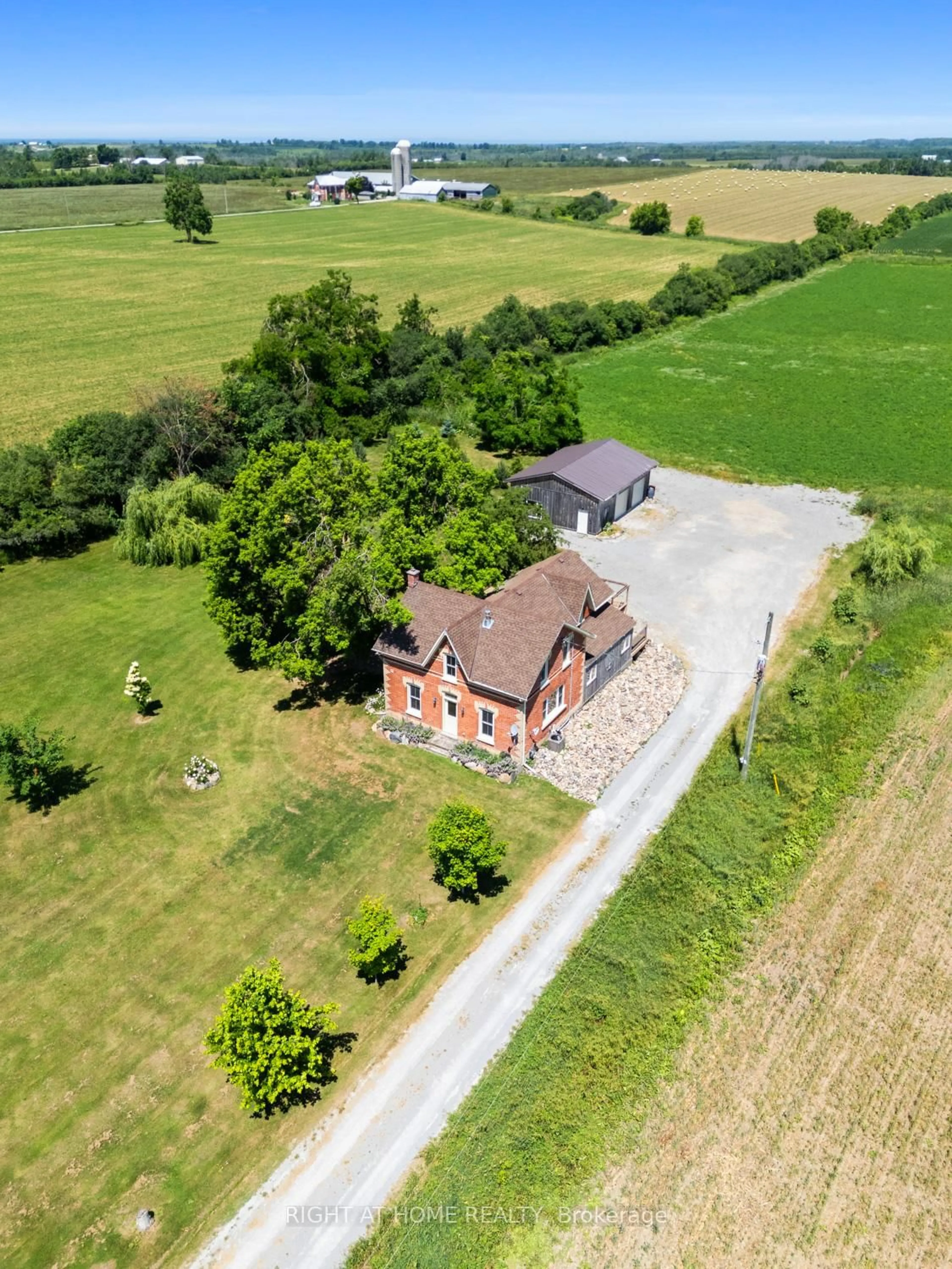 A pic from outside/outdoor area/front of a property/back of a property/a pic from drone, building for 865 Regional Road 12 Rd, Brock Ontario L0E 1E0