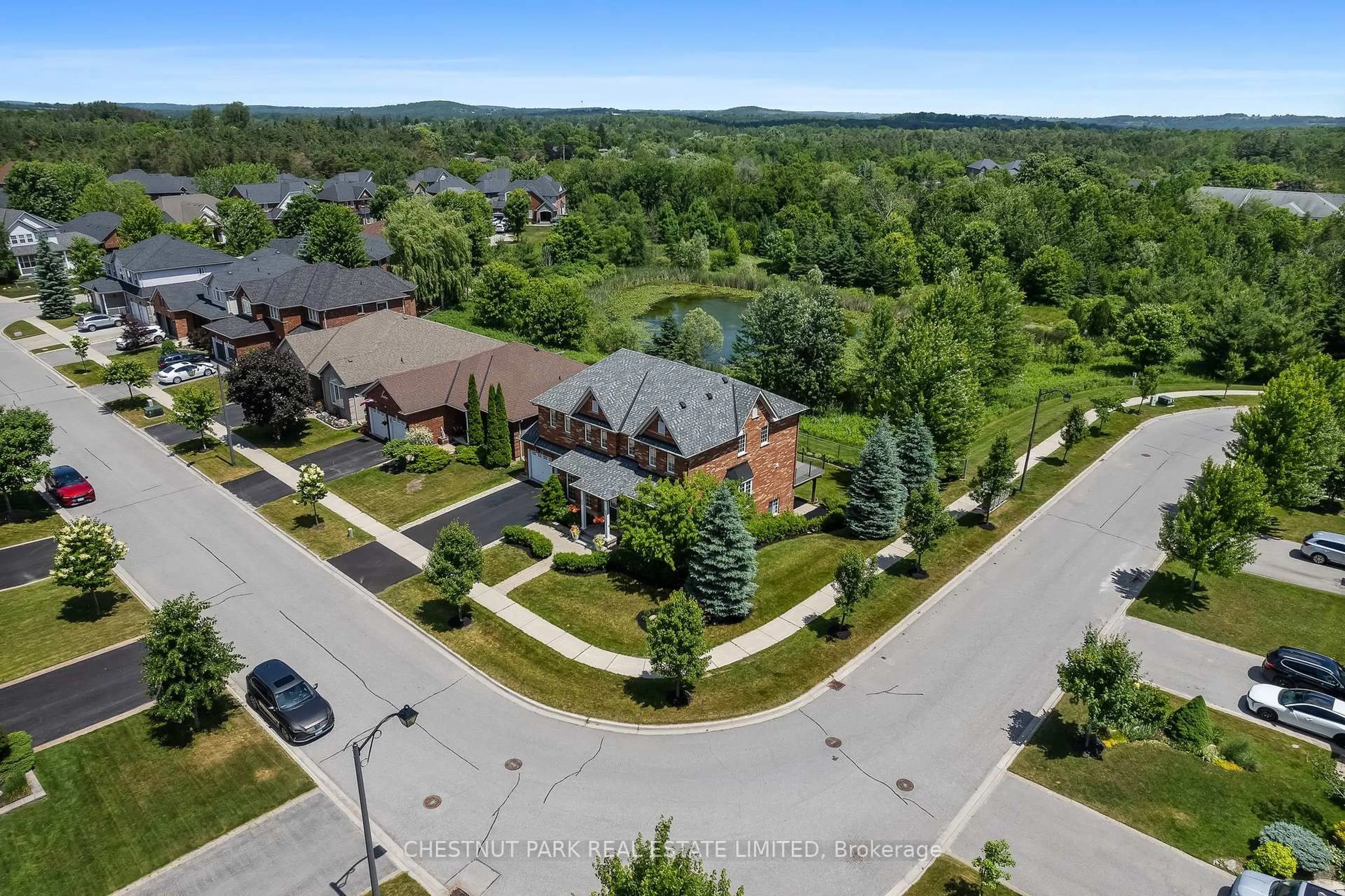 A pic from outside/outdoor area/front of a property/back of a property/a pic from drone, unknown for 21 Ash Green Lane, Uxbridge Ontario L9P 2A8
