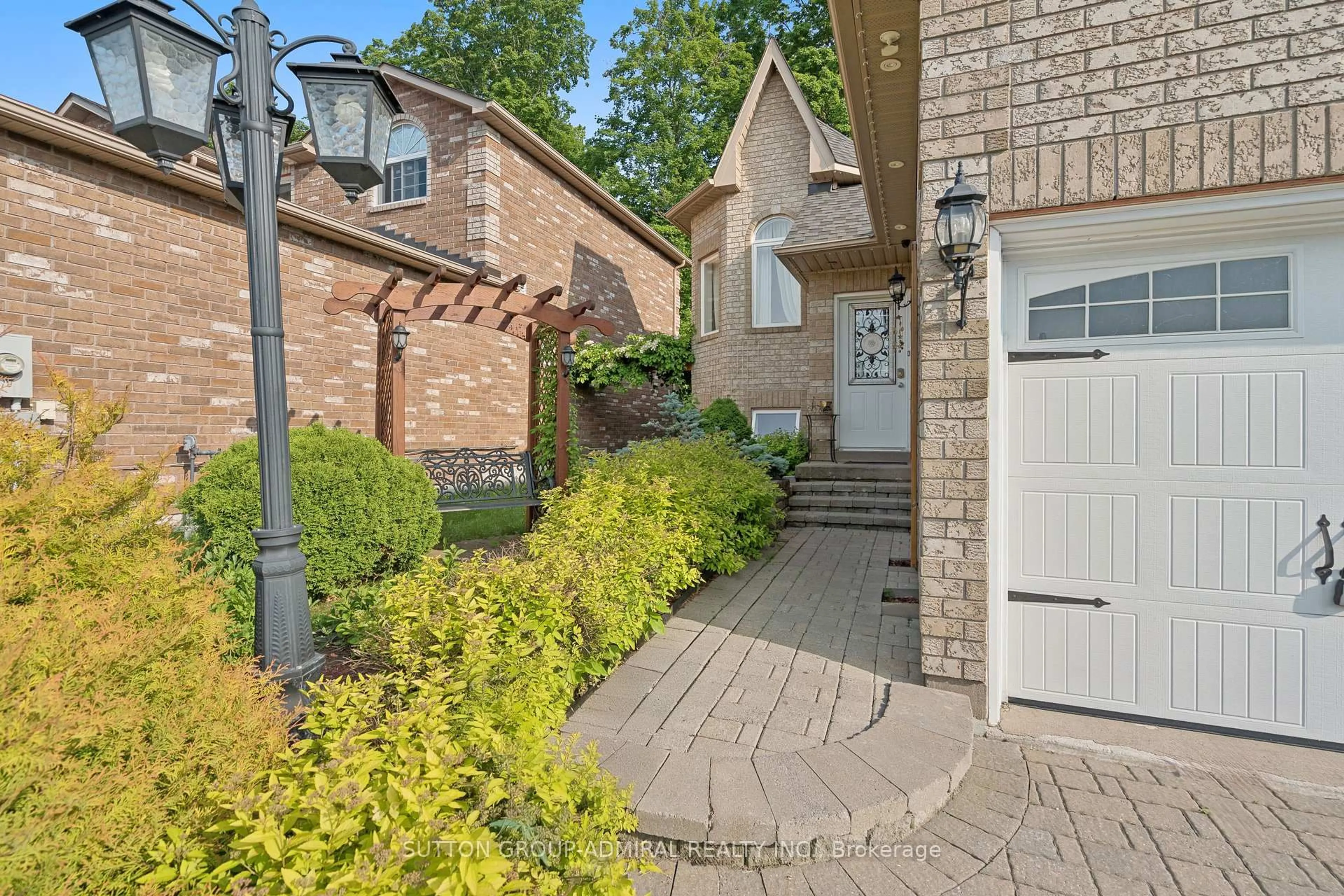 Patio, street for 1221 Laurand St, Innisfil Ontario L9S 0E6