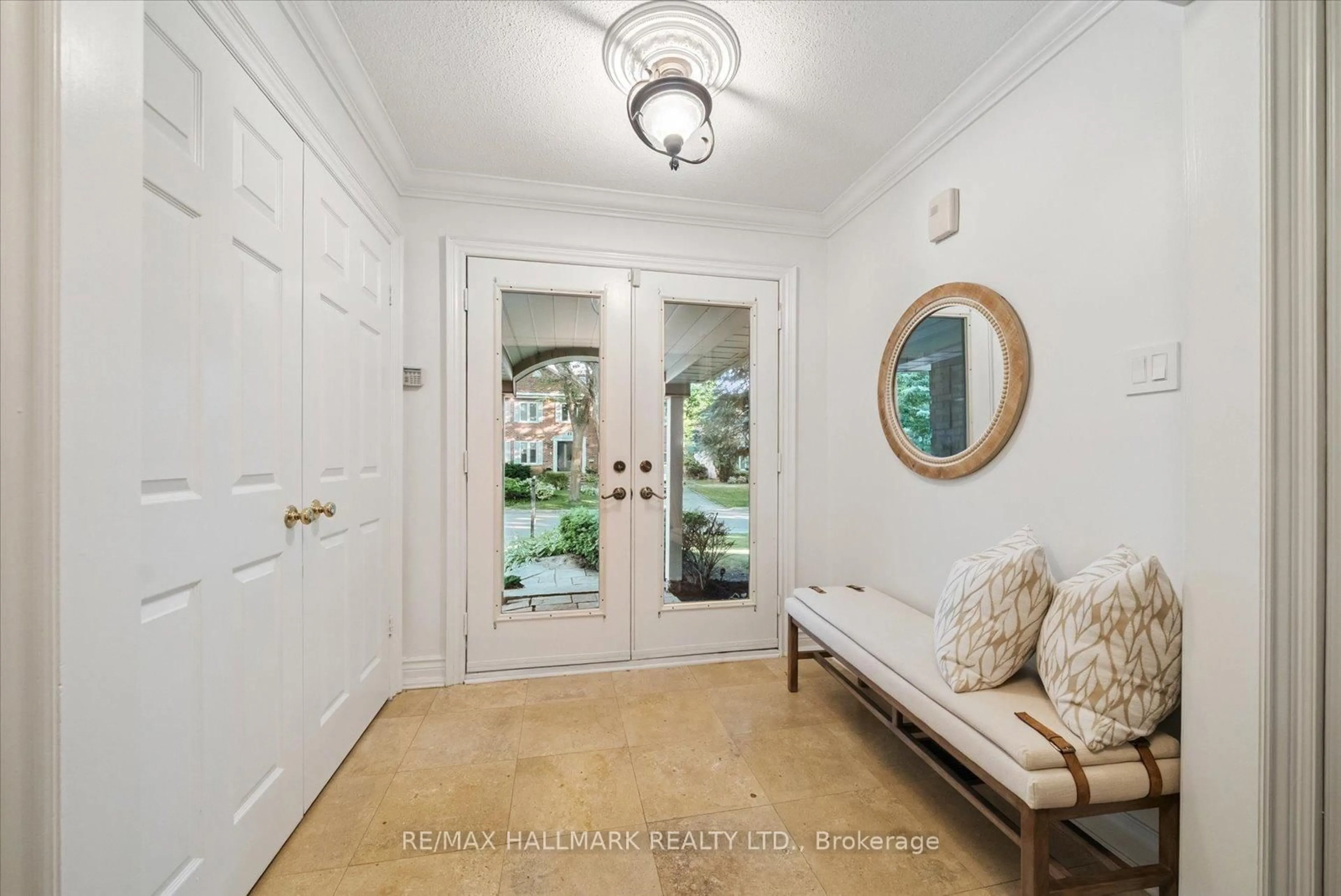 Indoor entryway for 140 Reeve Dr, Markham Ontario L3P 6C6