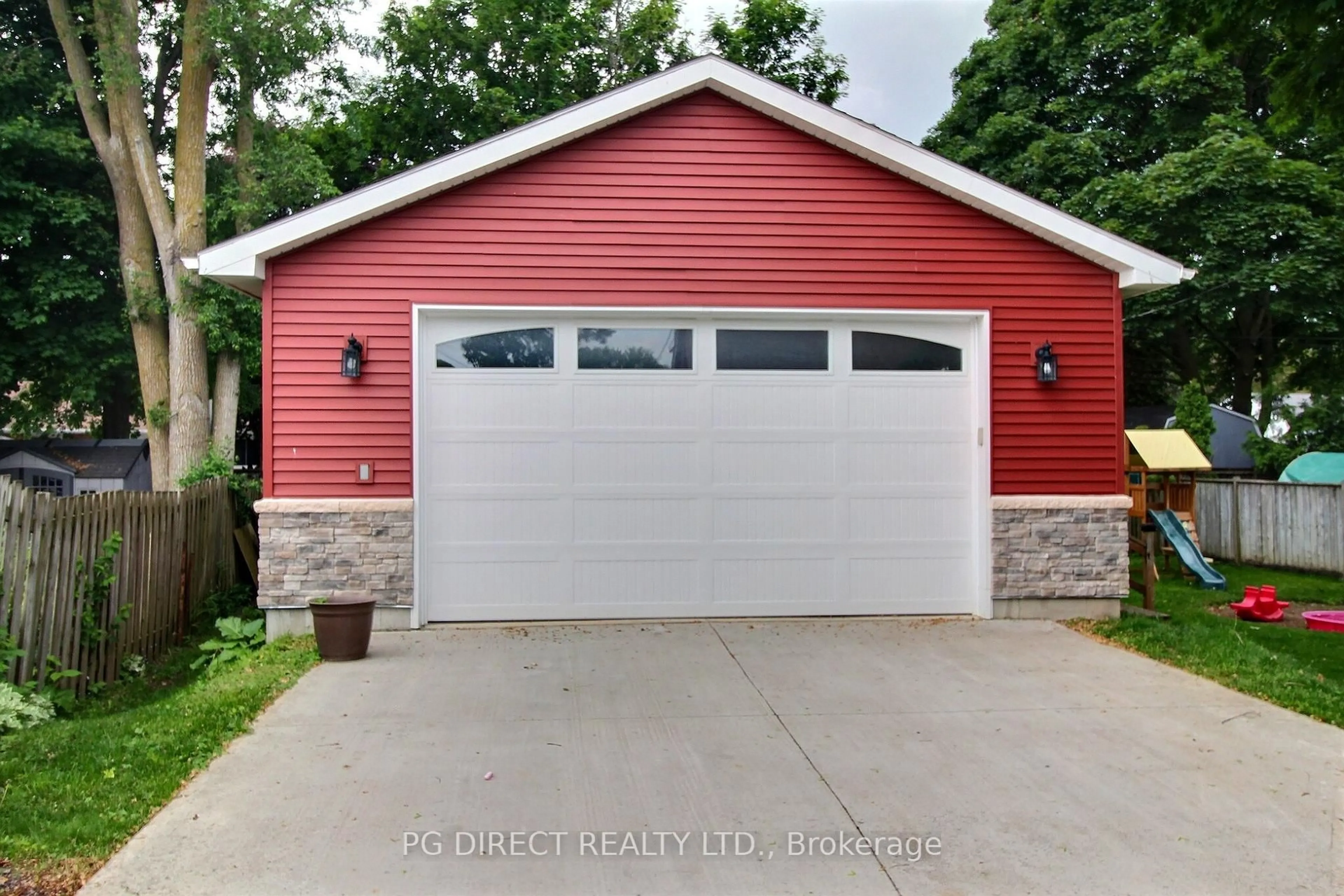 Indoor garage for 12358 Ninth Line, Whitchurch-Stouffville Ontario L4A 1C2