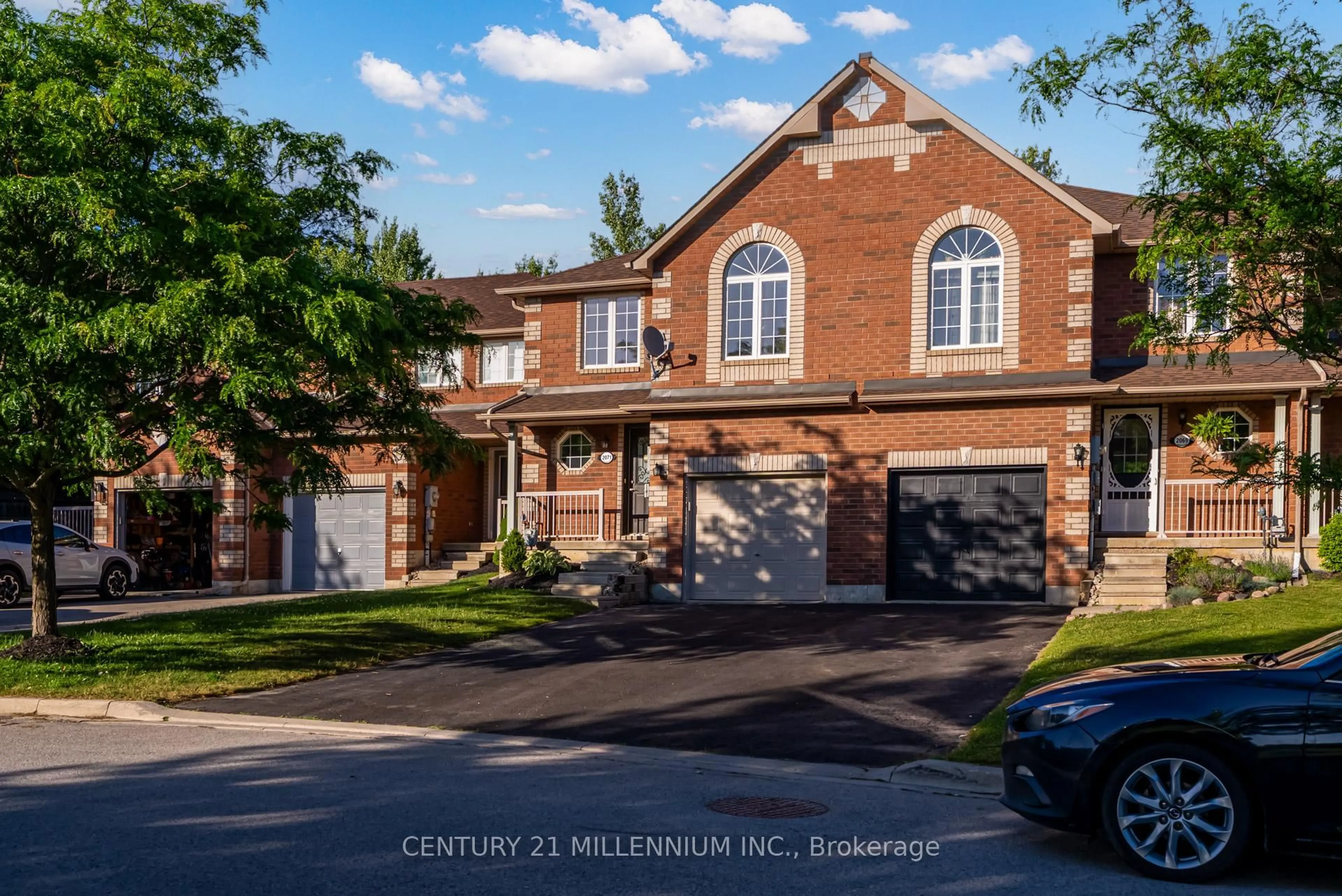 Home with brick exterior material, street for 2071 Osbond Rd, Innisfil Ontario L9S 0B6