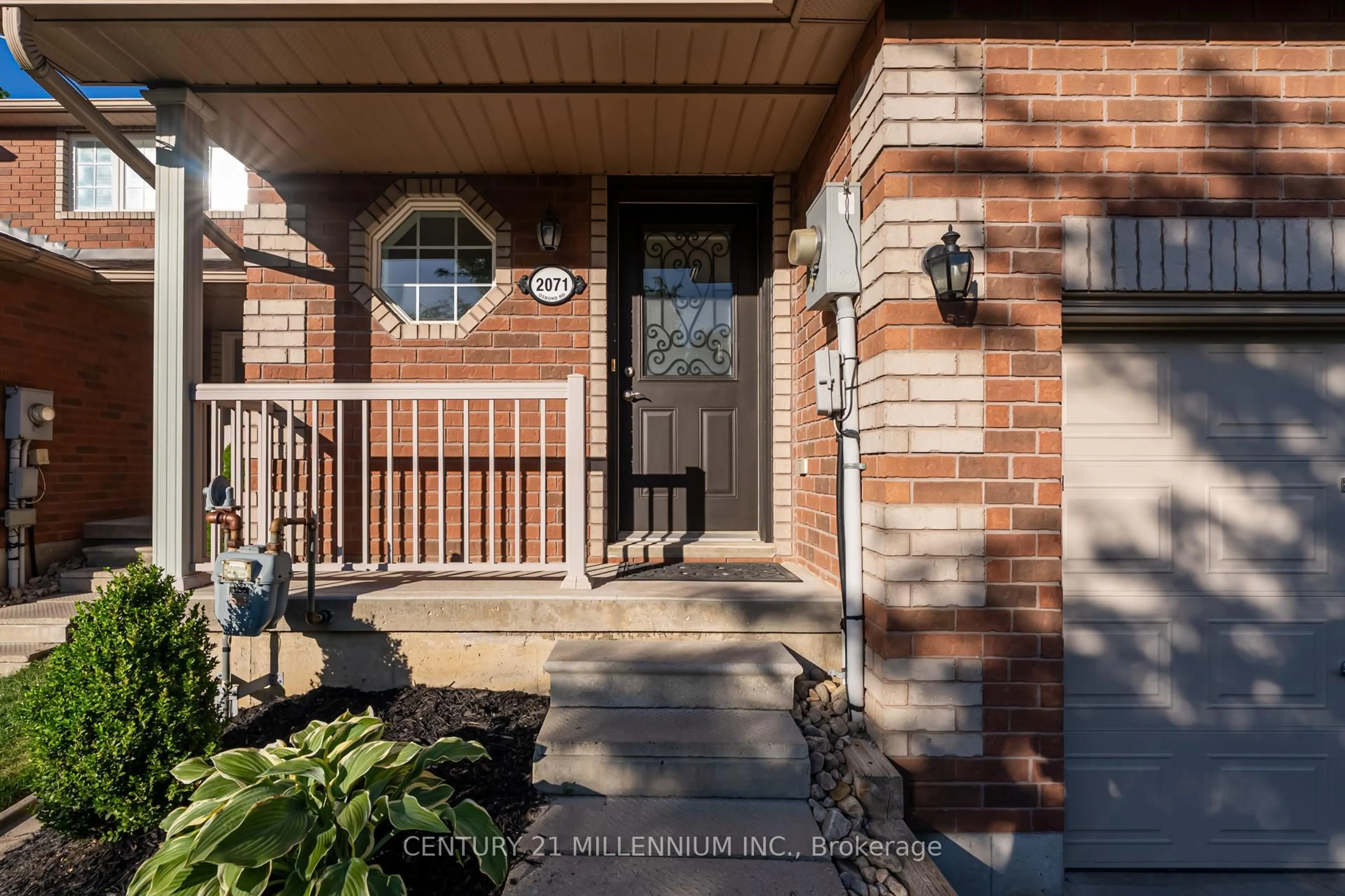Home with brick exterior material, street for 2071 Osbond Rd, Innisfil Ontario L9S 0B6