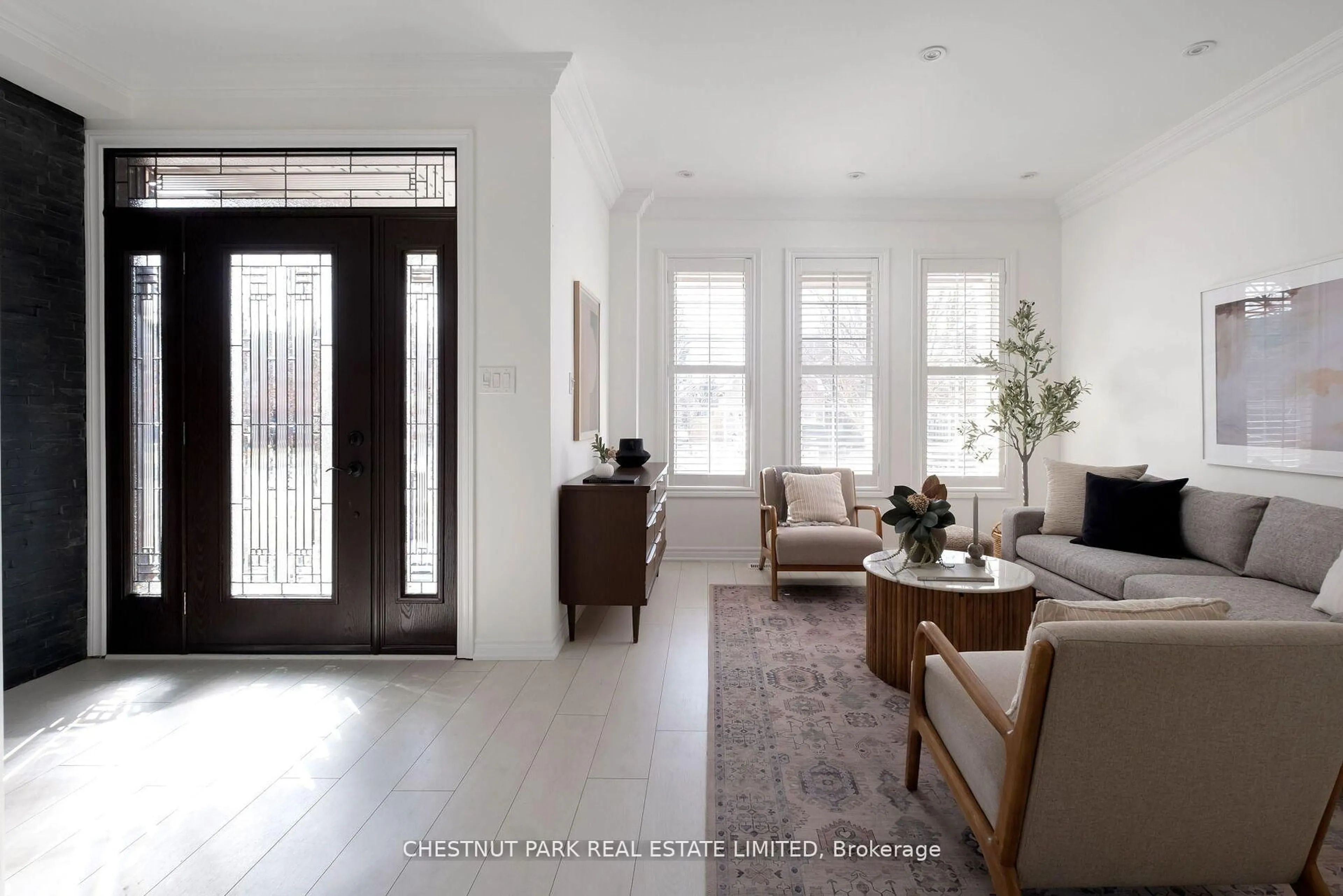 Indoor entryway for 61 Rosena Lane, Uxbridge Ontario L9P 1X6