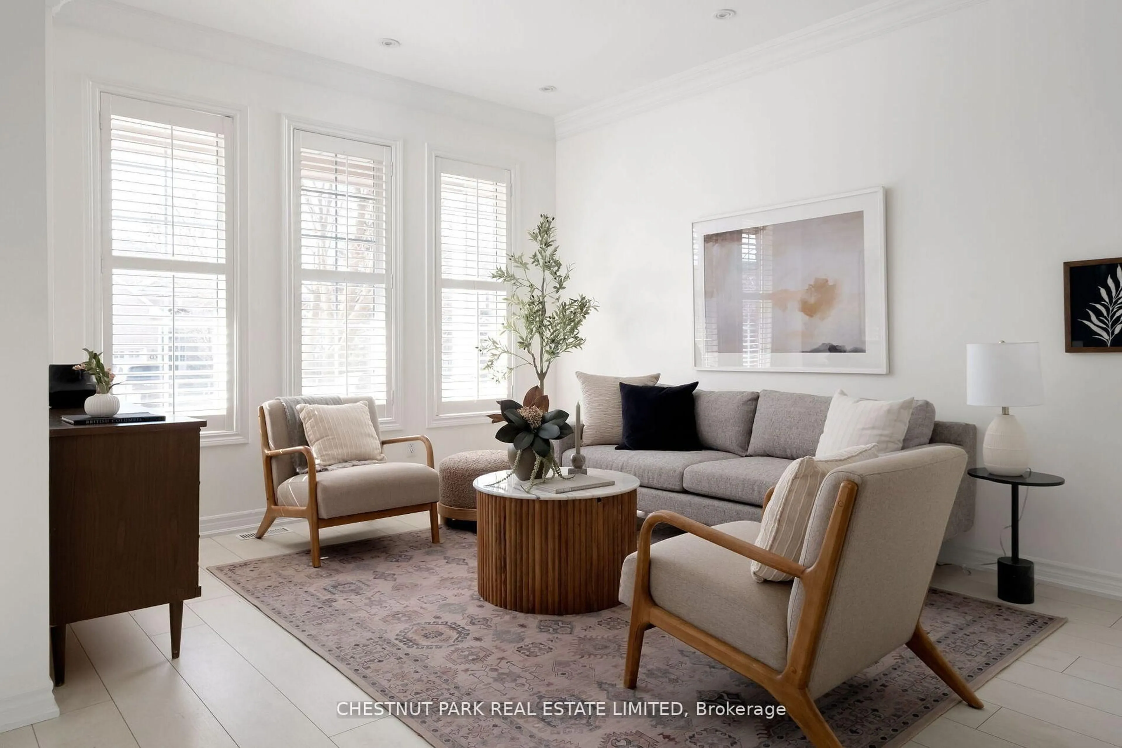 Living room with furniture, unknown for 61 Rosena Lane, Uxbridge Ontario L9P 1X6