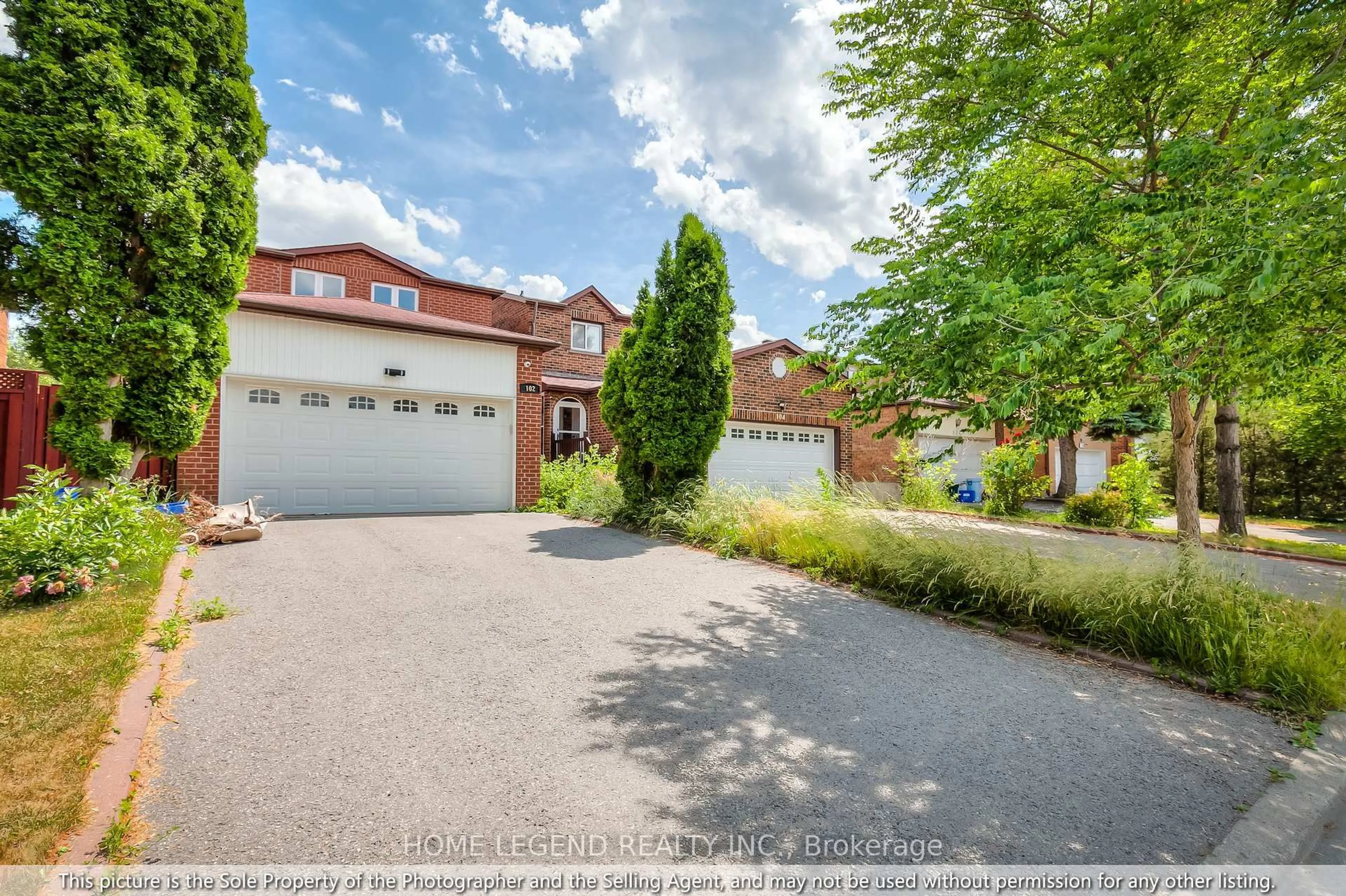 A pic from outside/outdoor area/front of a property/back of a property/a pic from drone, street for 102 Tangmere Cres, Markham Ontario L3R 6Y5