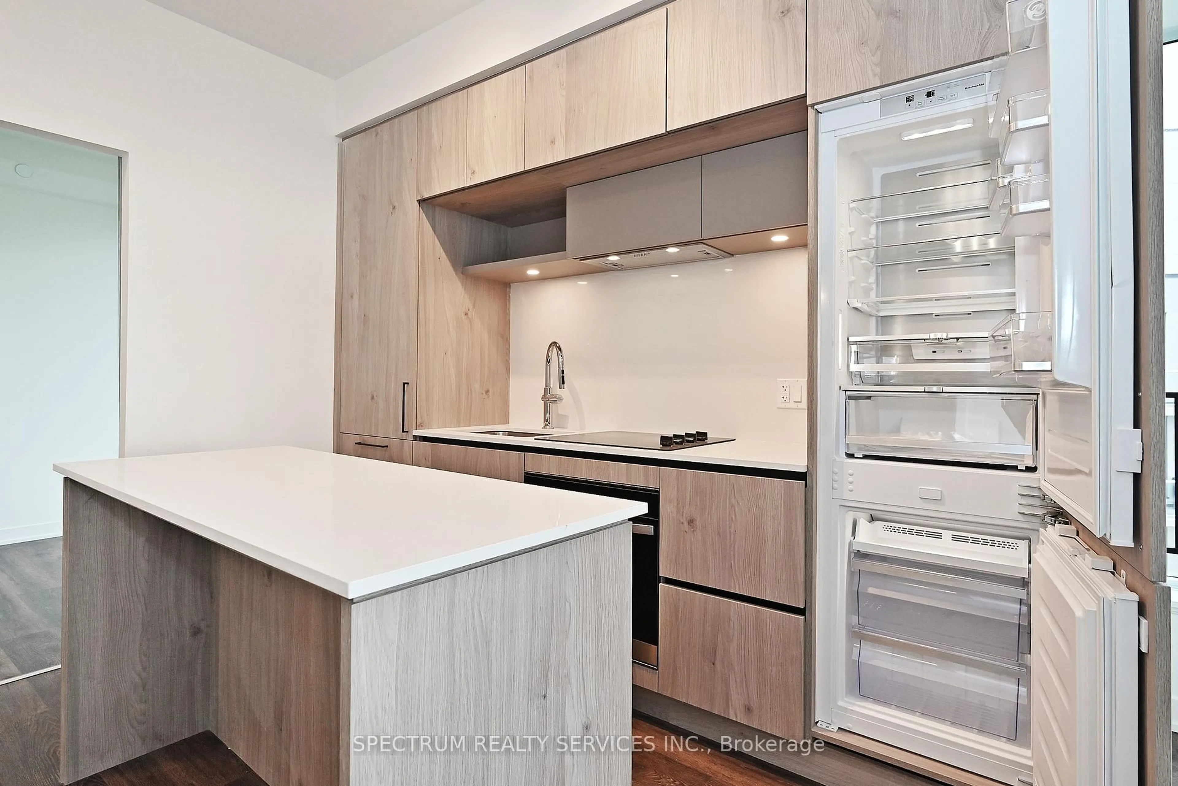 Standard kitchen, wood/laminate floor for 2 David Eyer Rd #1030, Richmond Hill Ontario L4S 0N6