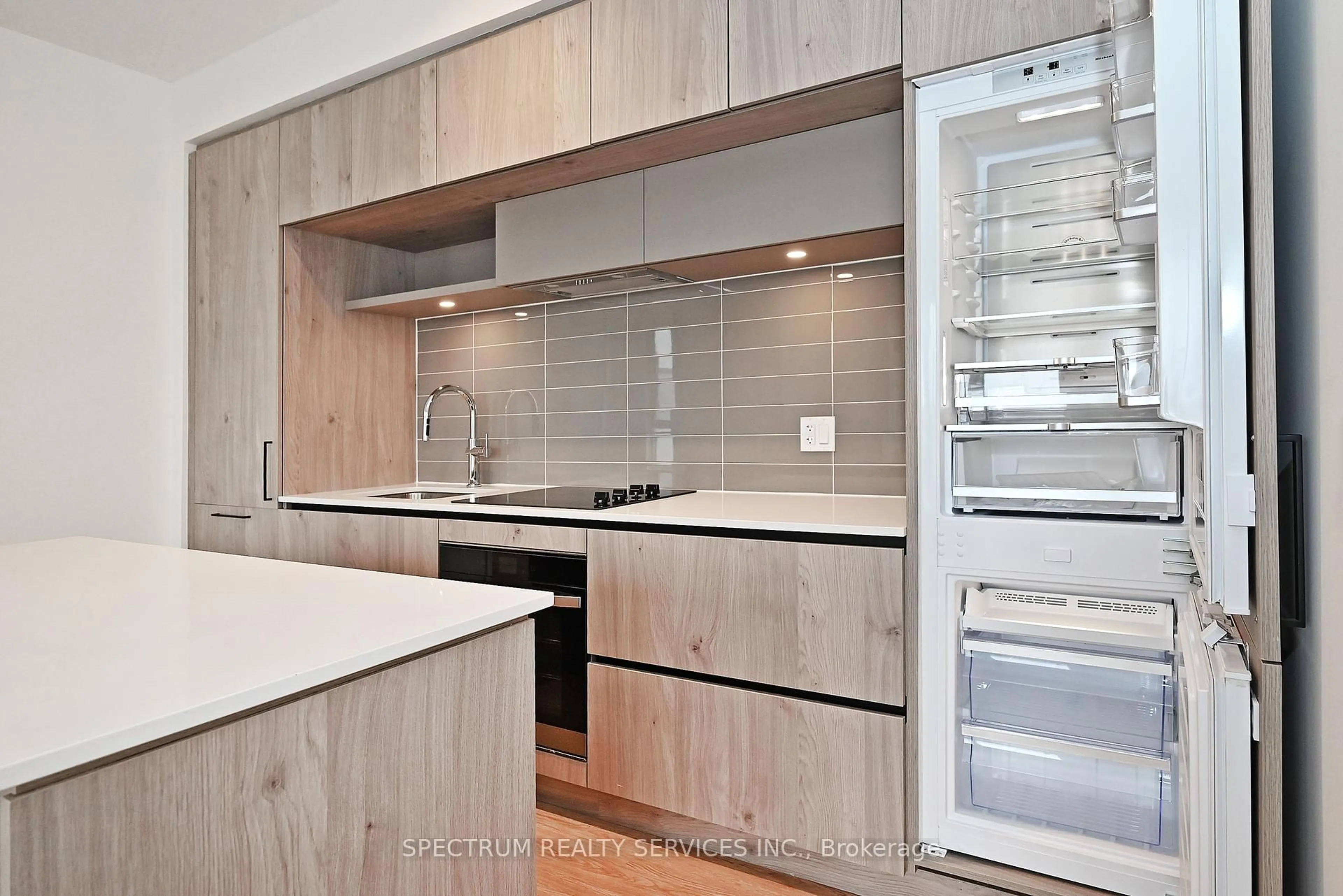 Contemporary kitchen, unknown for 2 David Eyer Rd #1027, Richmond Hill Ontario L4S 0N6