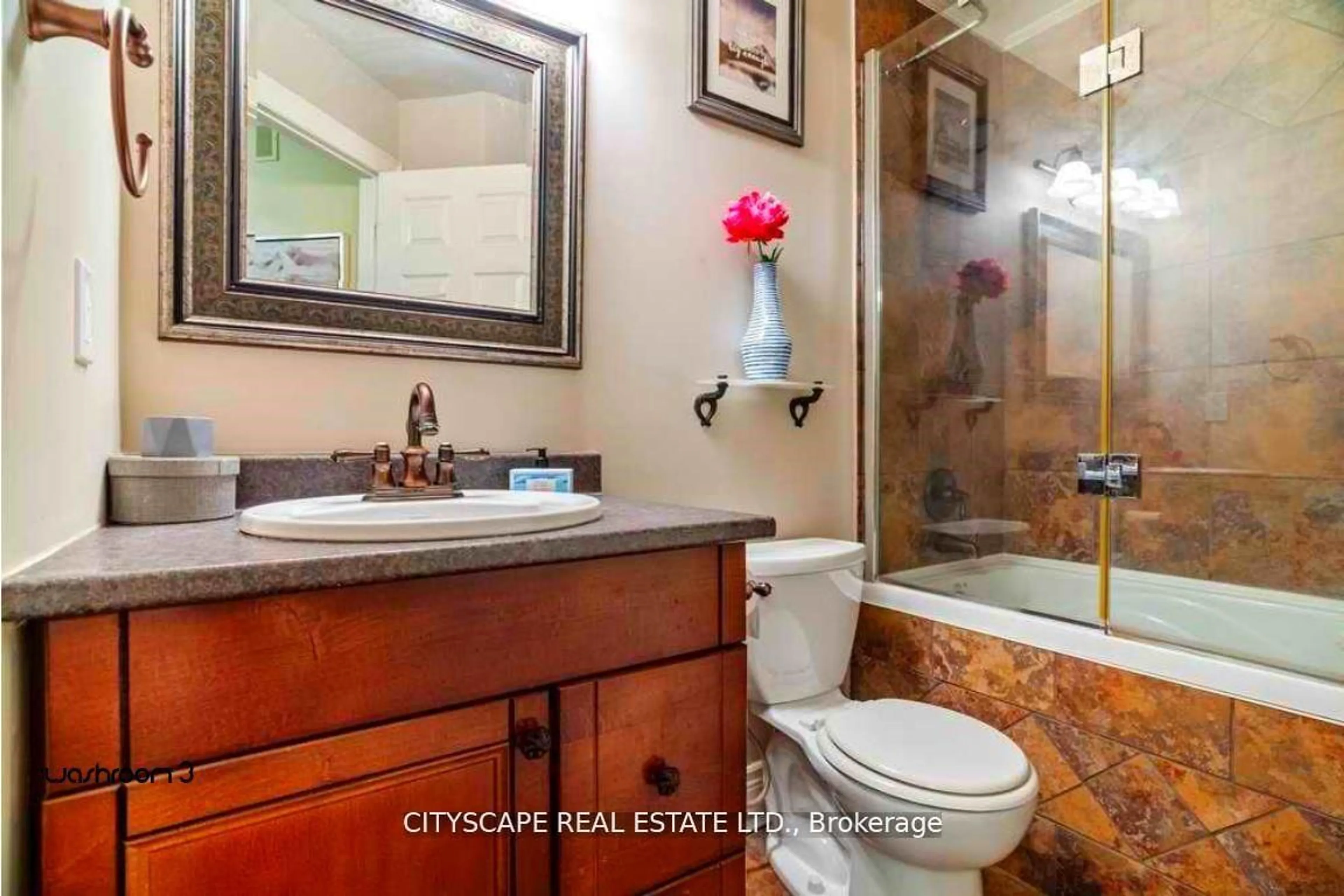 Standard bathroom, ceramic/tile floor for 10300 Ravenshoe Rd, Georgina Ontario L0C 1L0
