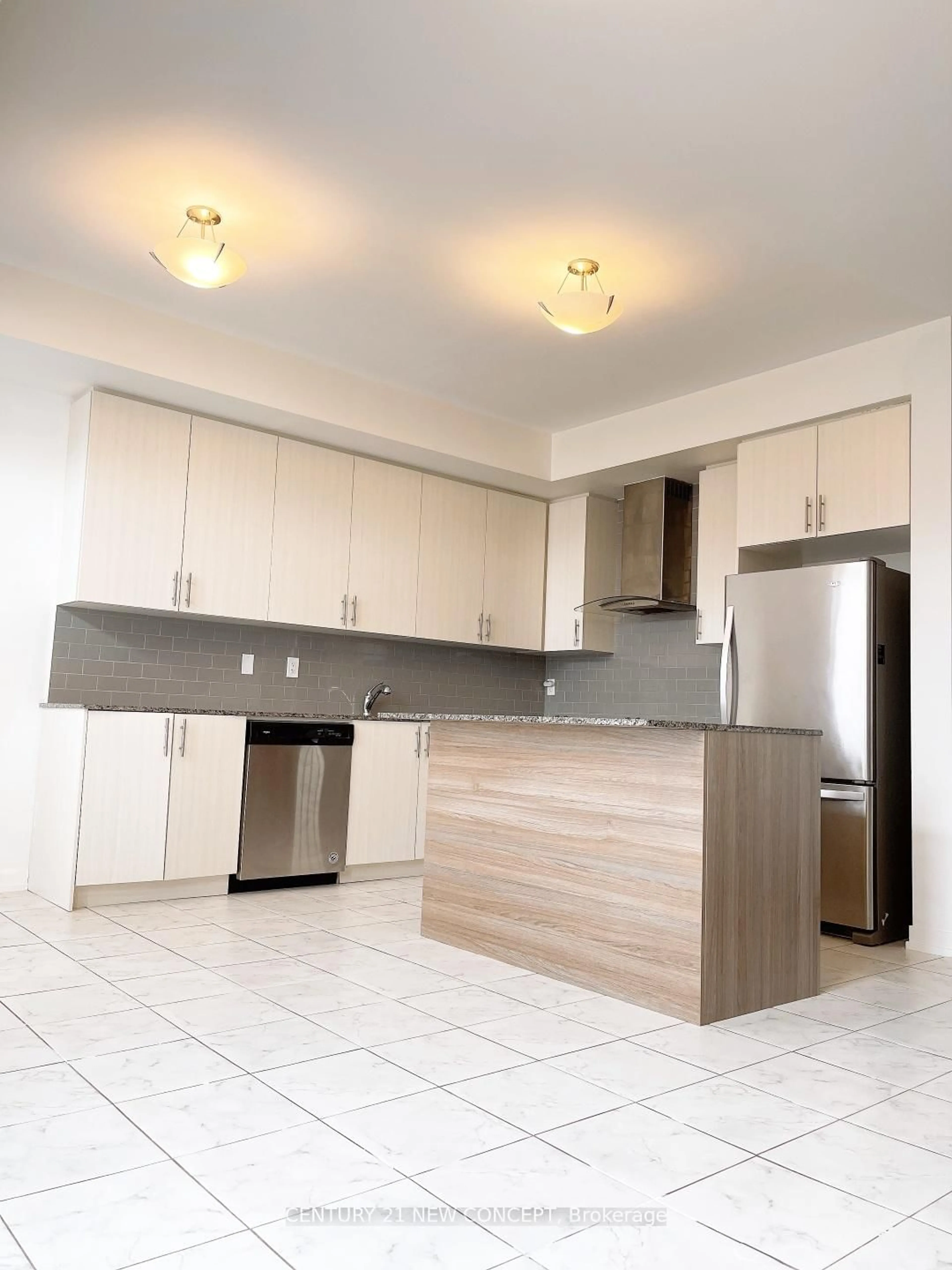Unknown for 227 Harding Park St, Newmarket Ontario L3Y 0E3