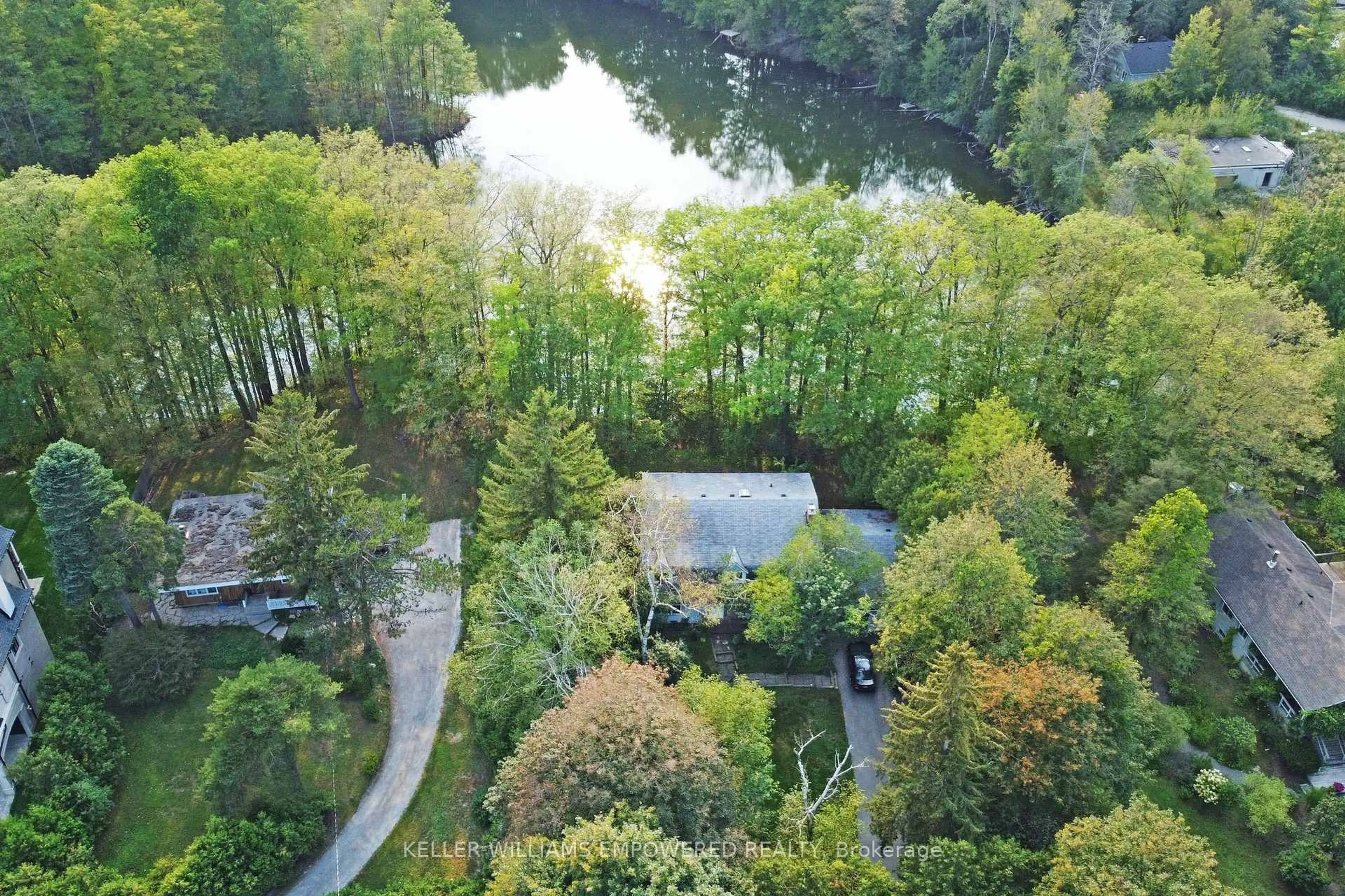A pic from outside/outdoor area/front of a property/back of a property/a pic from drone, water/lake/river/ocean view for 16 Bayview Park Lane, Richmond Hill Ontario L4E 4K7