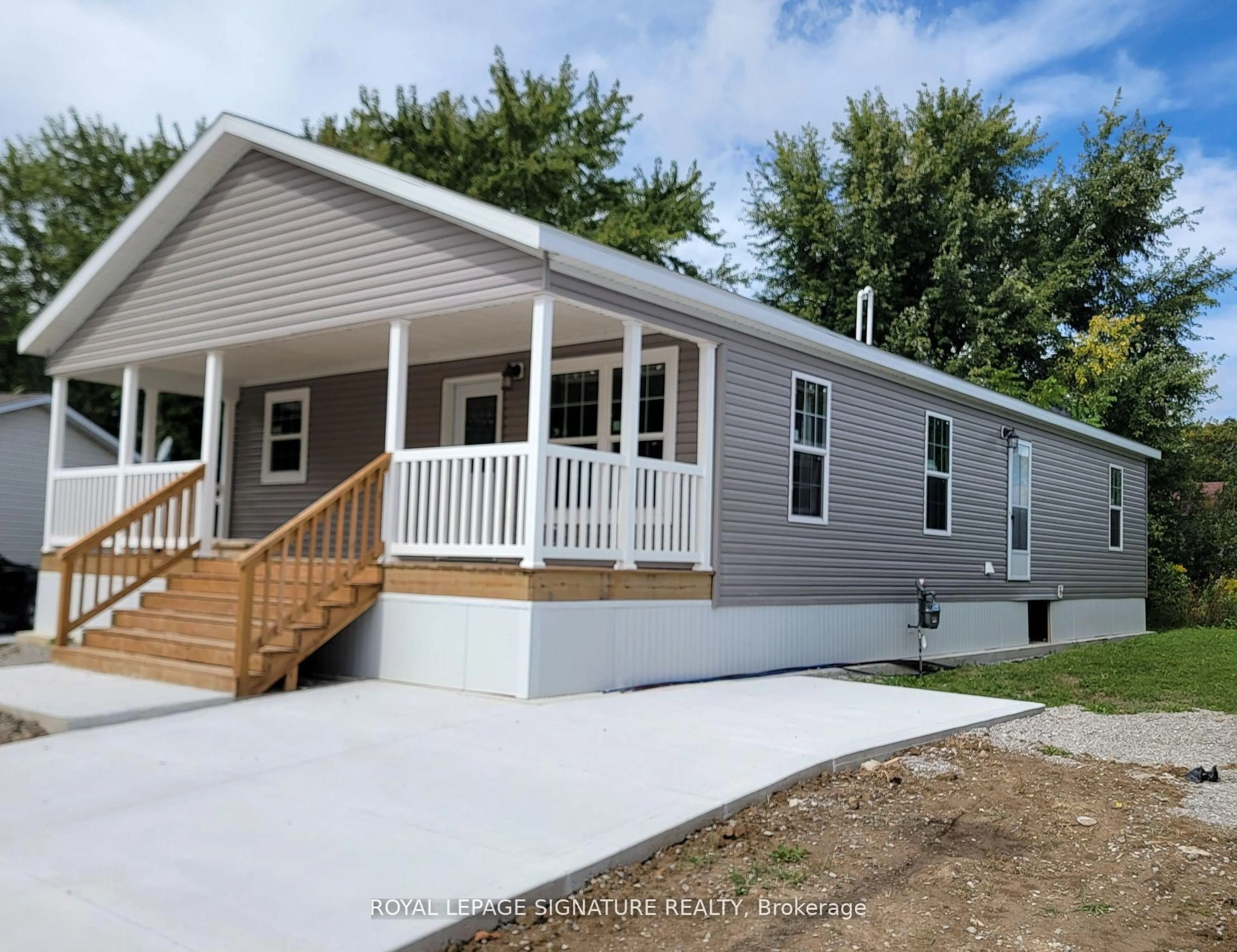 Home with vinyl exterior material, street for 12 Briar Wood Pl, Innisfil Ontario L0L 1L0
