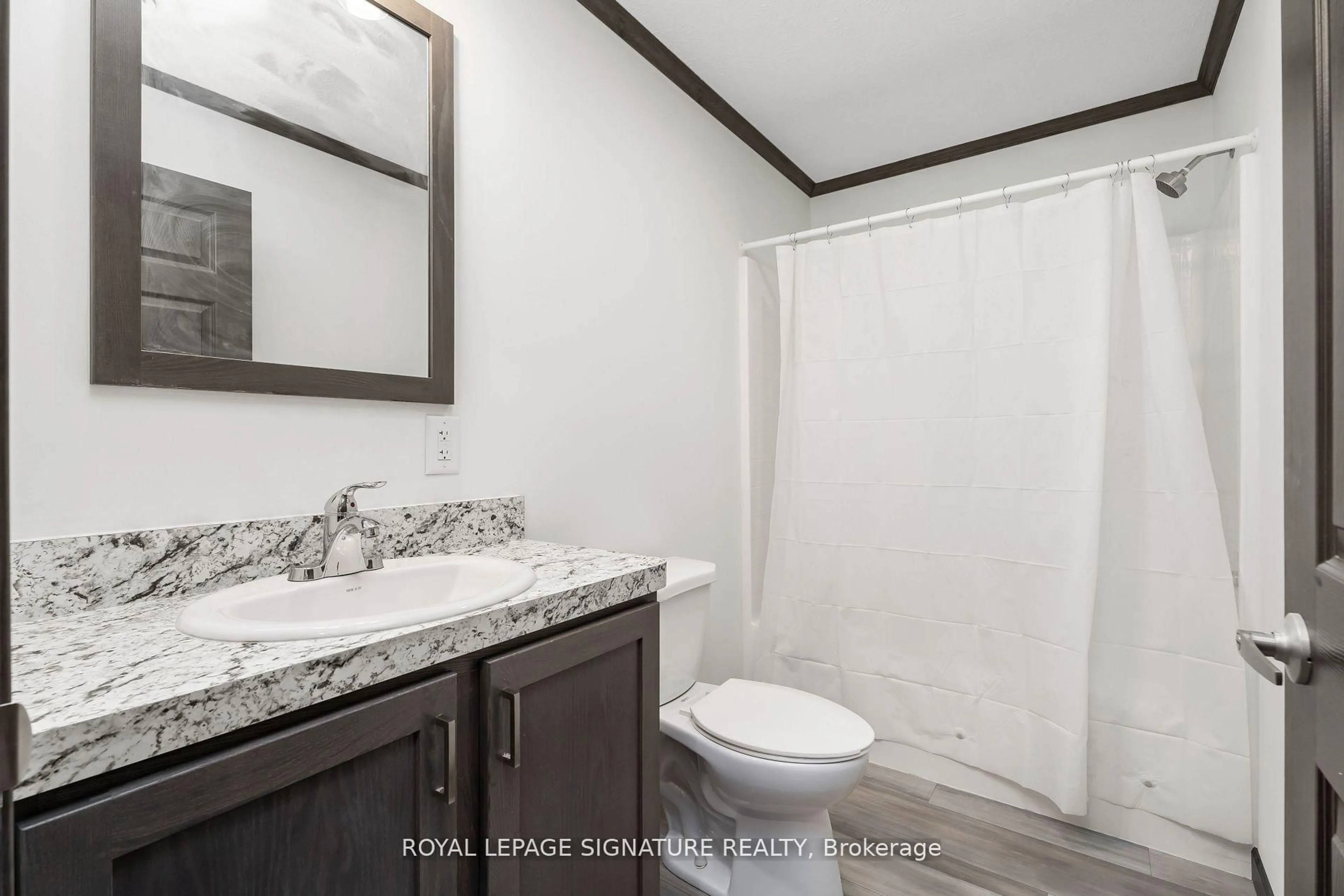 Standard bathroom, unknown for 12 Briar Wood Pl, Innisfil Ontario L0L 1L0