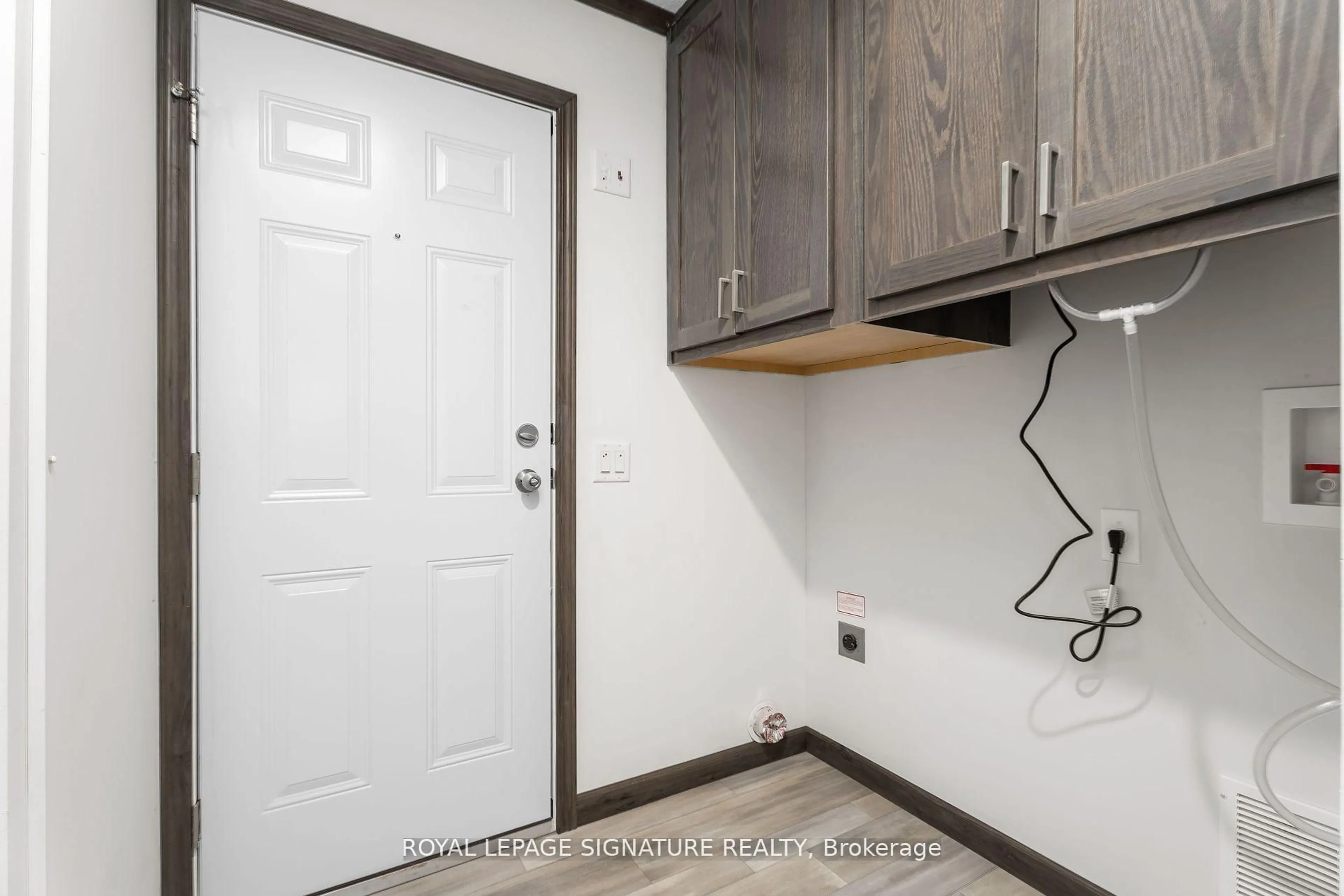 Laundry room for 12 Briar Wood Pl, Innisfil Ontario L0L 1L0