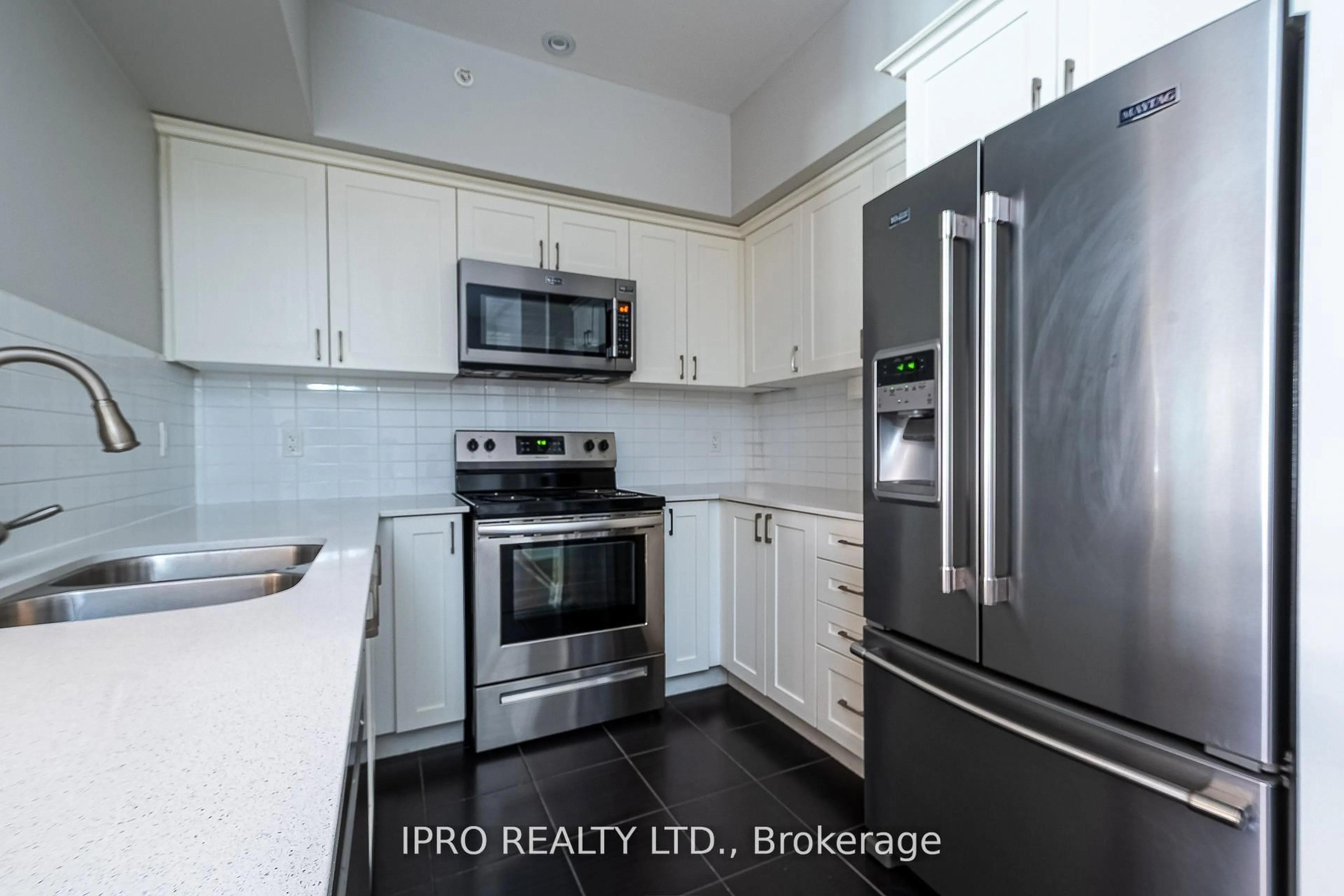 Standard kitchen, unknown for 161 Wellington St #107, New Tecumseth Ontario L9R 0R8